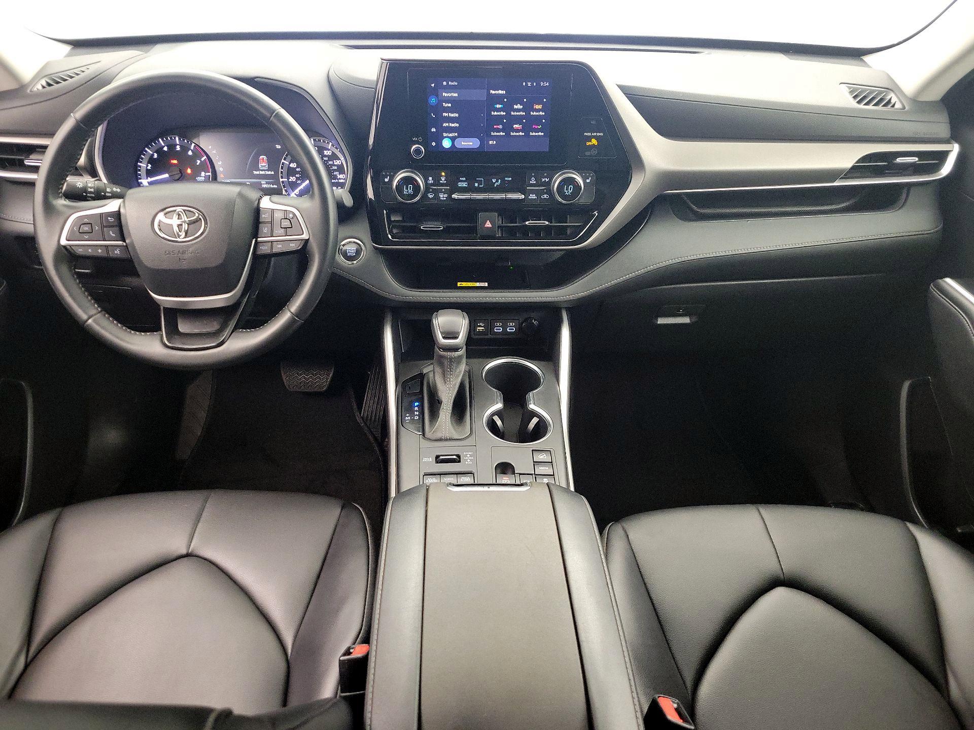 Thumbnail: 2023 Toyota Highlander - 9