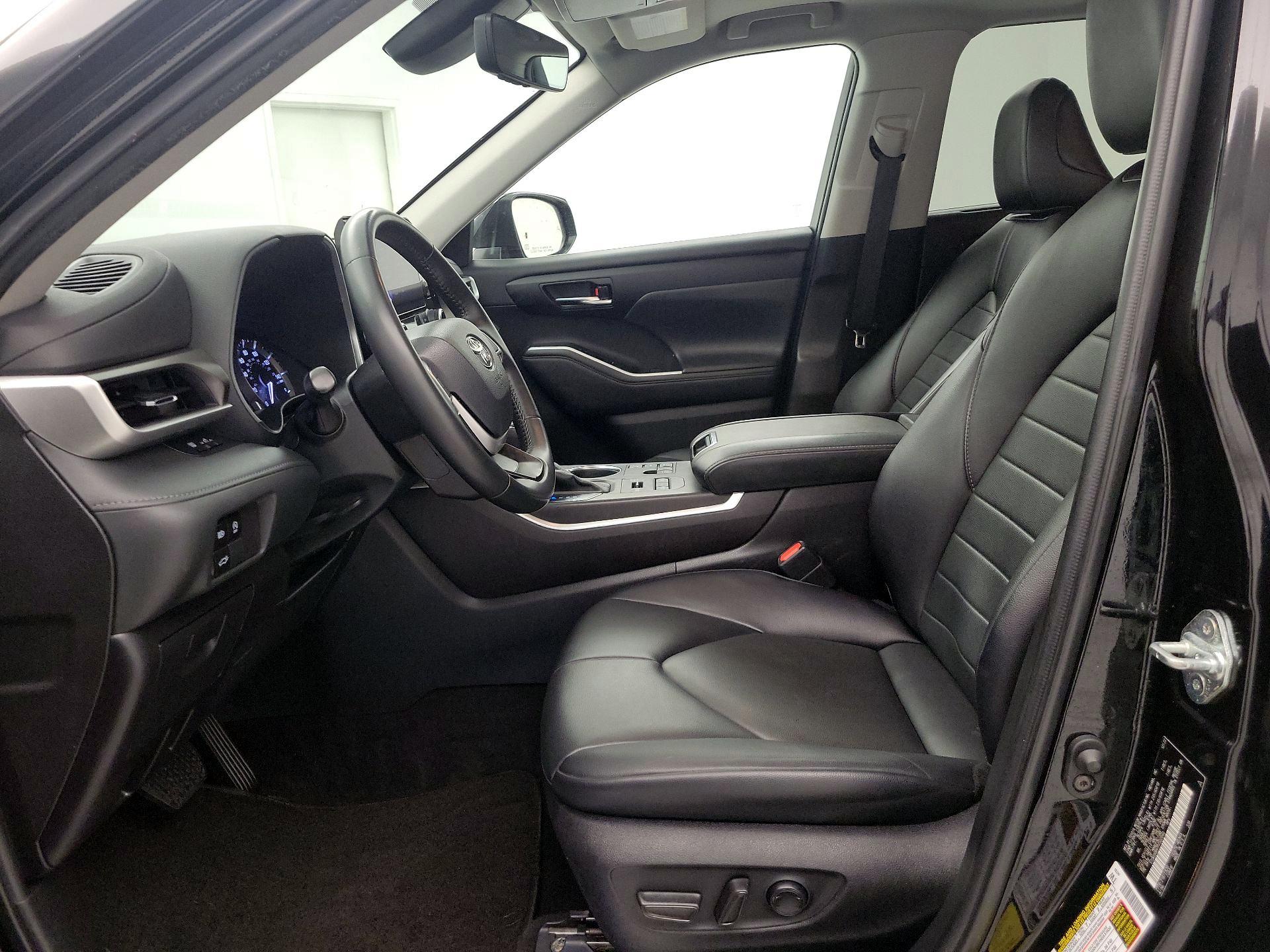 Thumbnail: 2023 Toyota Highlander - 11