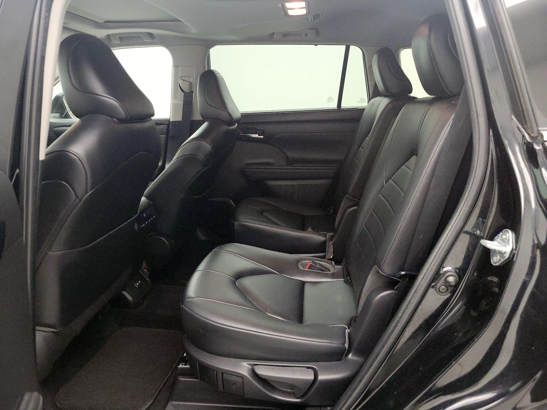 Thumbnail: 2023 Toyota Highlander - 20