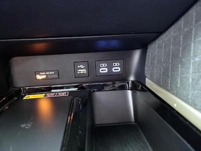 USB/AUX Ports