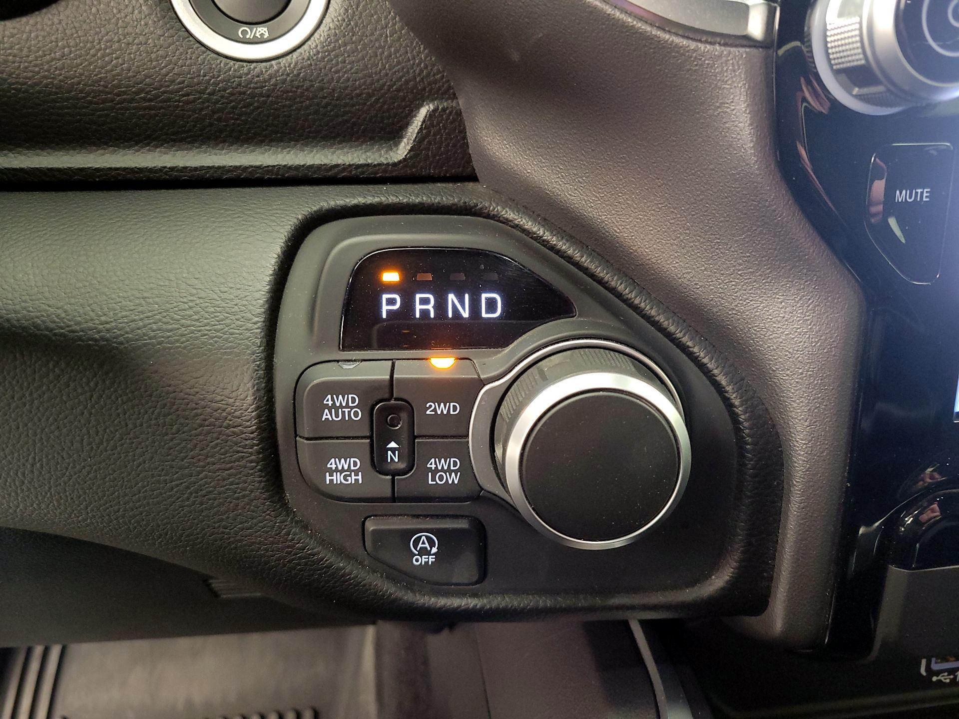 Thumbnail: 2025 RAM 1500 - 18