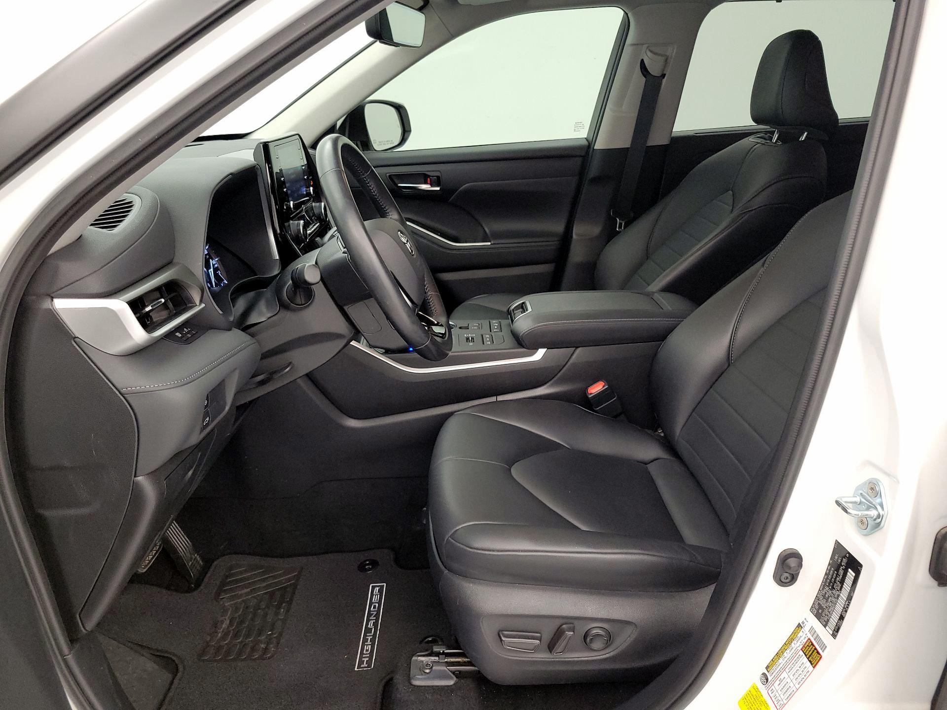 Thumbnail: 2021 Toyota Highlander - 11