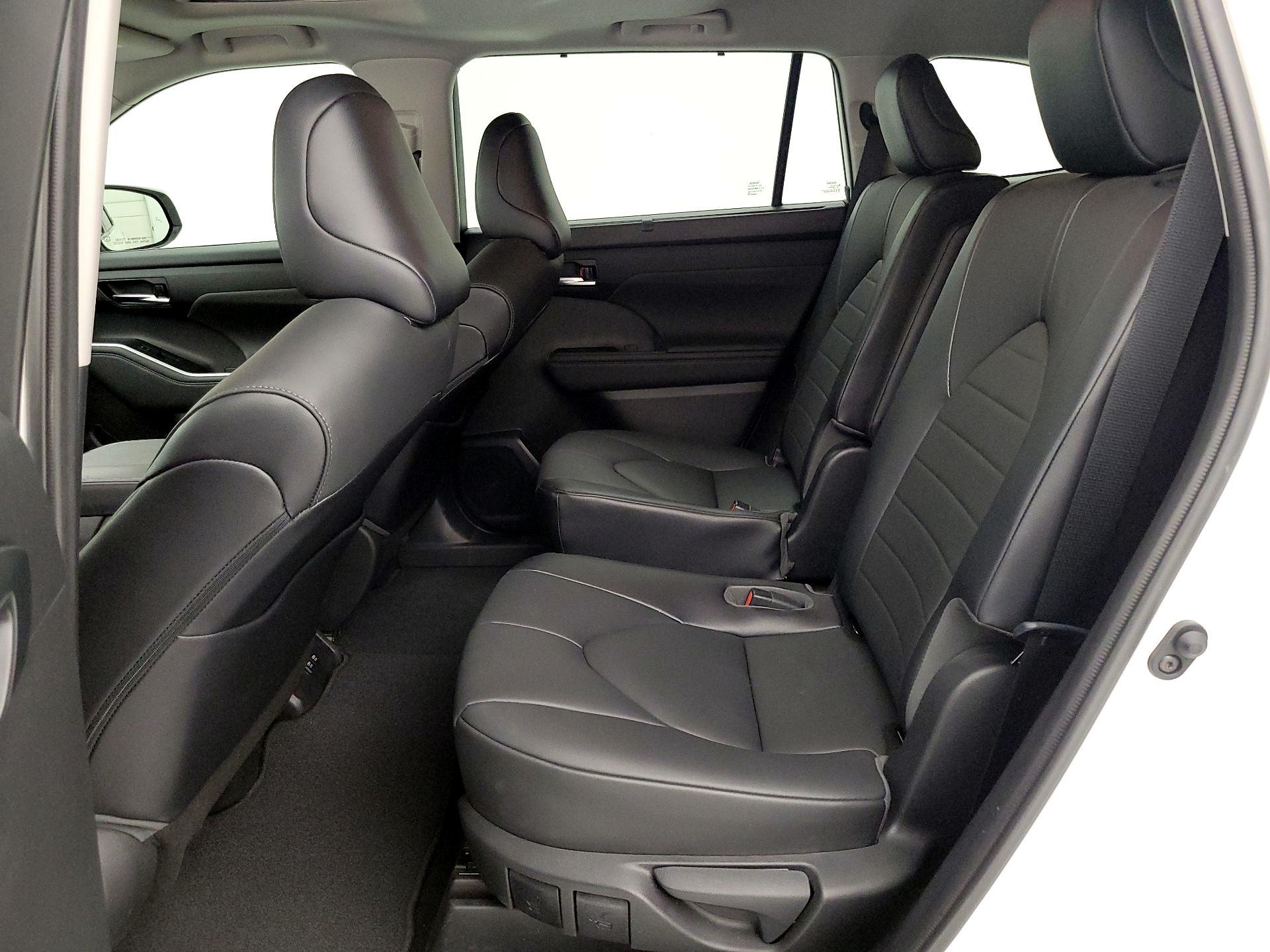 Thumbnail: 2021 Toyota Highlander - 20