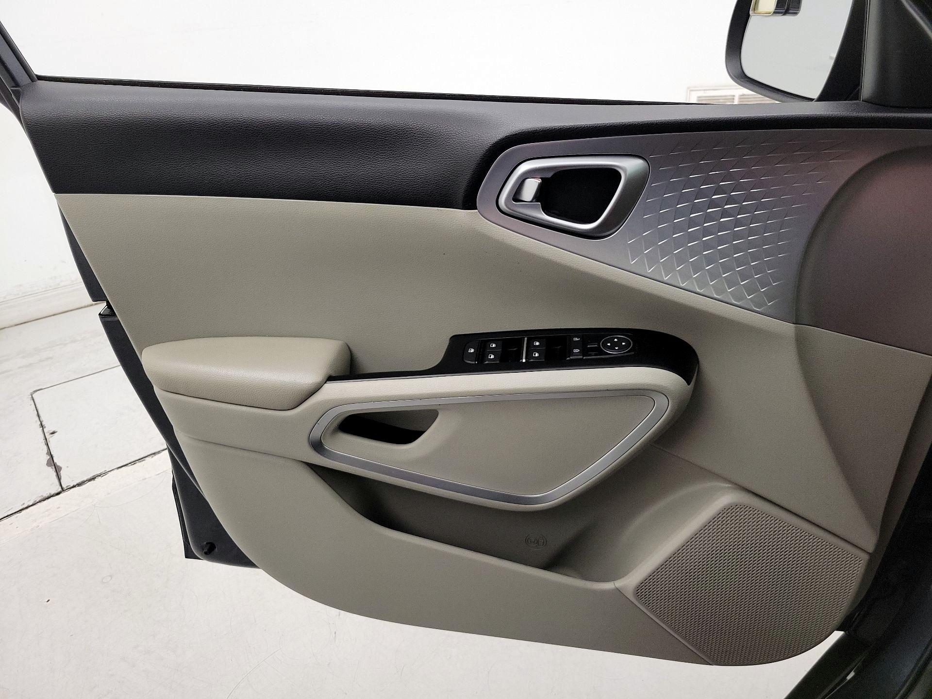 Thumbnail: 2020 Kia Soul - 12