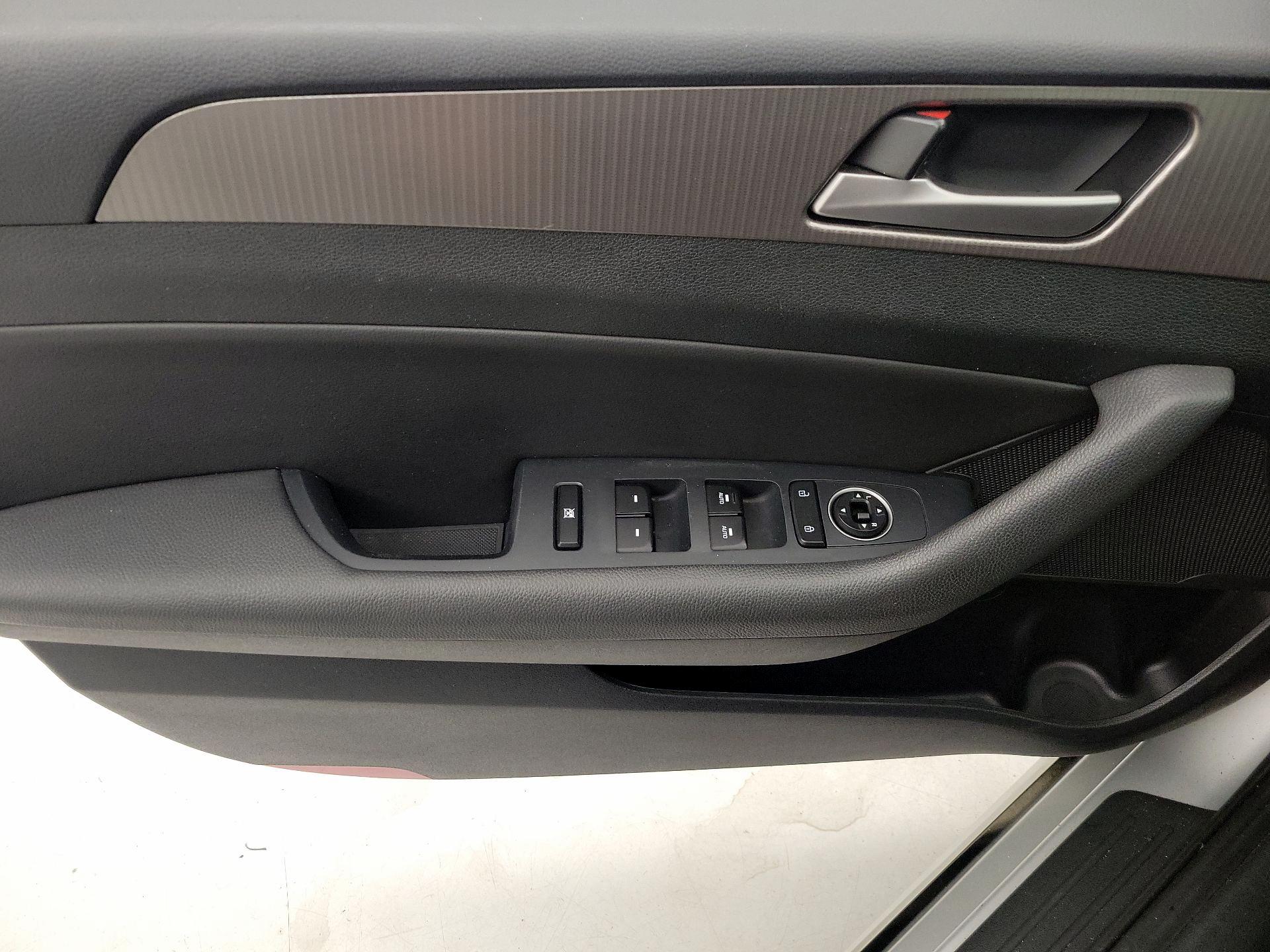 Thumbnail: 2019 Hyundai Sonata - 12