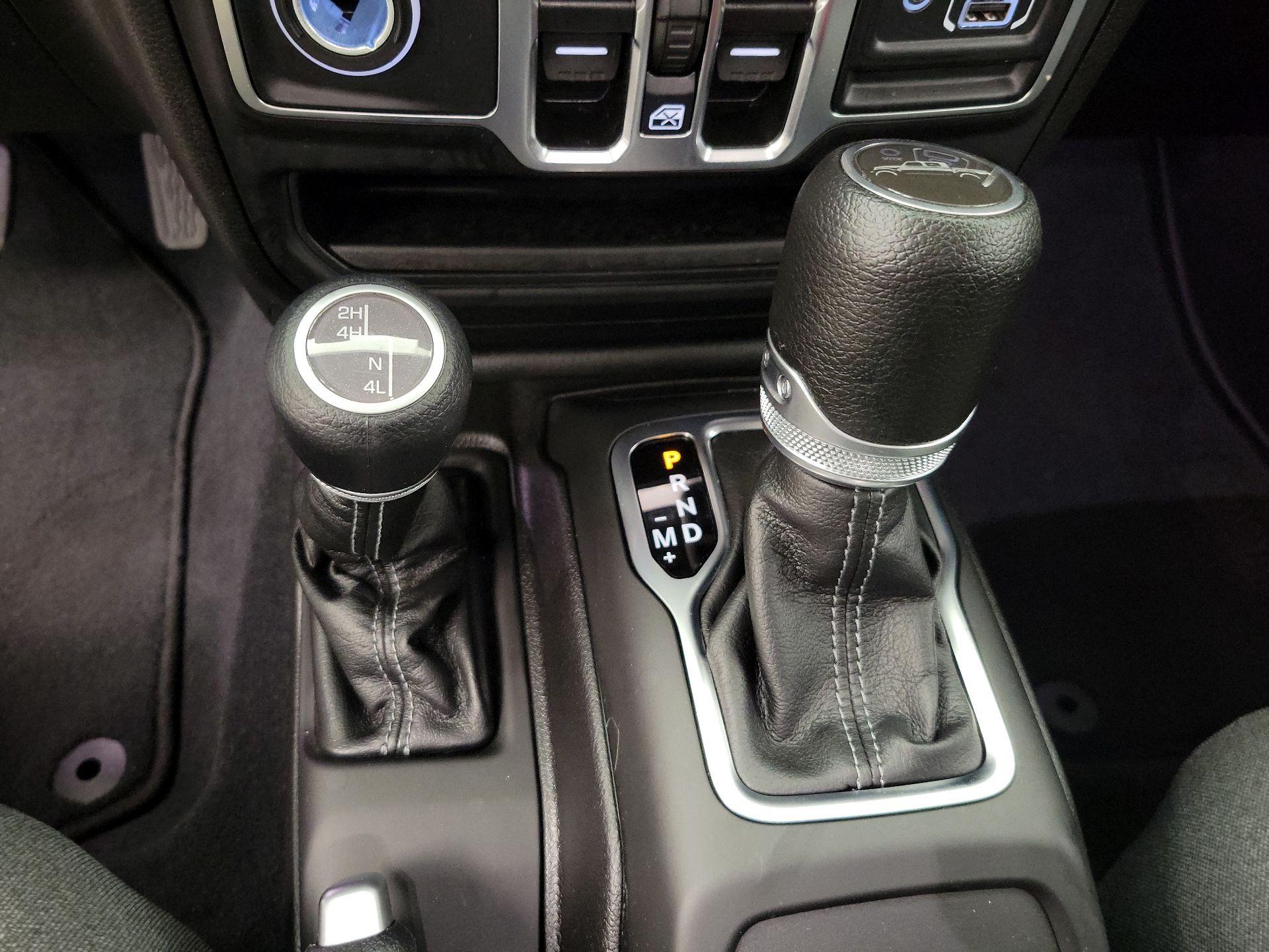Thumbnail: 2025 Jeep Gladiator - 17