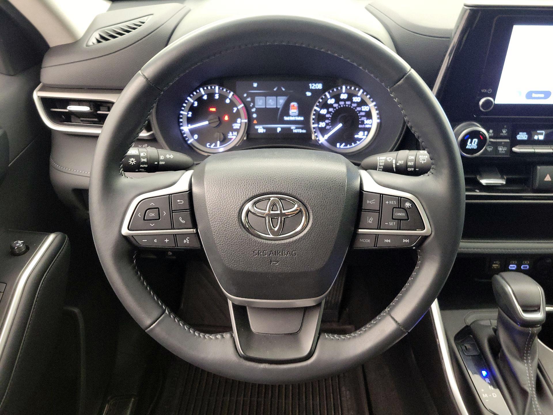 Thumbnail: 2023 Toyota Highlander - 10