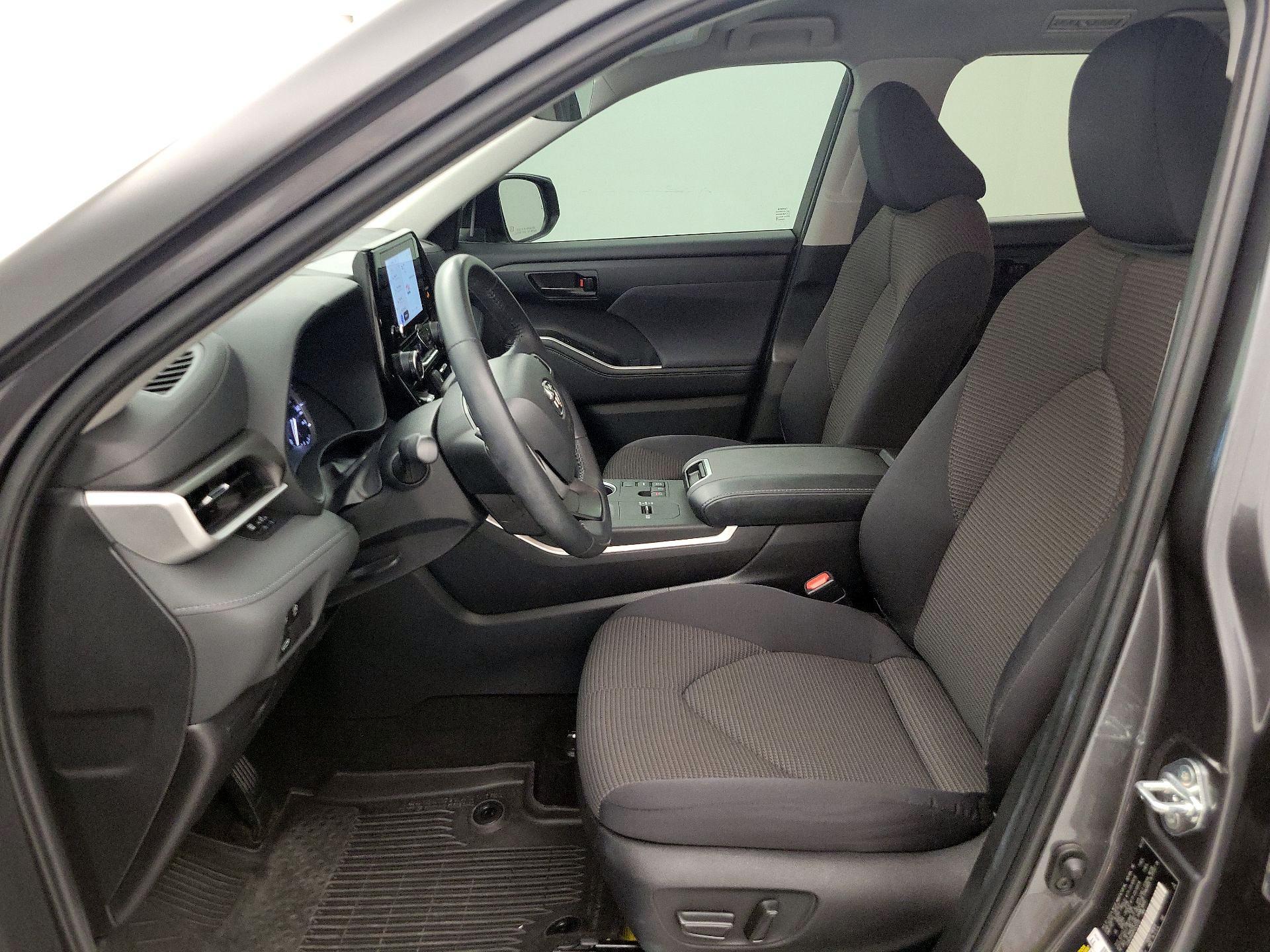 Thumbnail: 2023 Toyota Highlander - 11