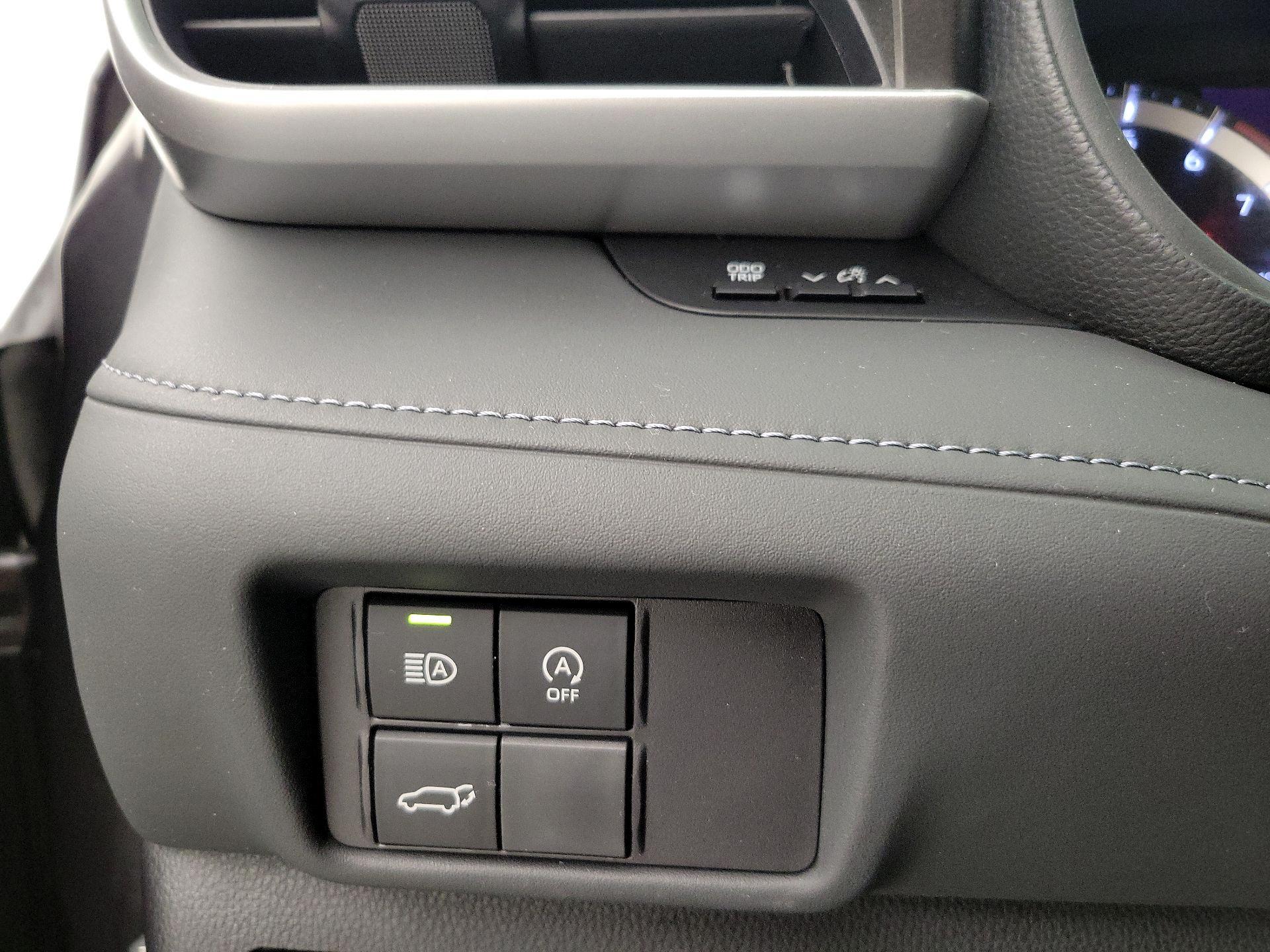 Thumbnail: 2023 Toyota Highlander - 13