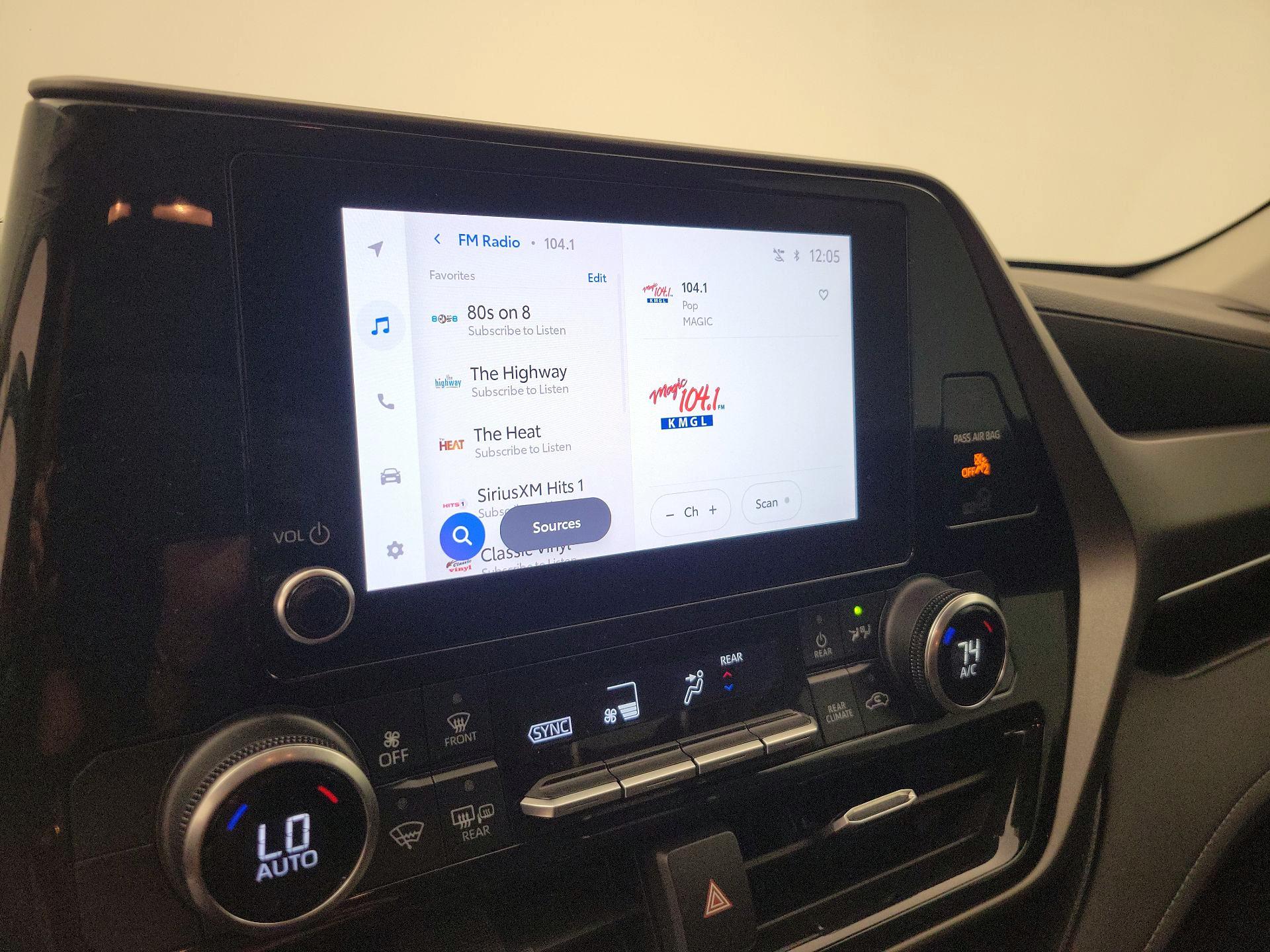 Thumbnail: 2023 Toyota Highlander - 15