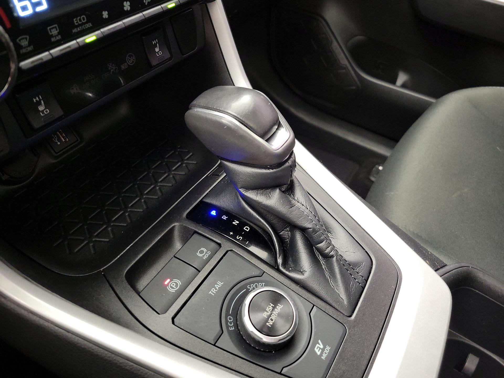 Thumbnail: 2023 Toyota RAV4 - 17