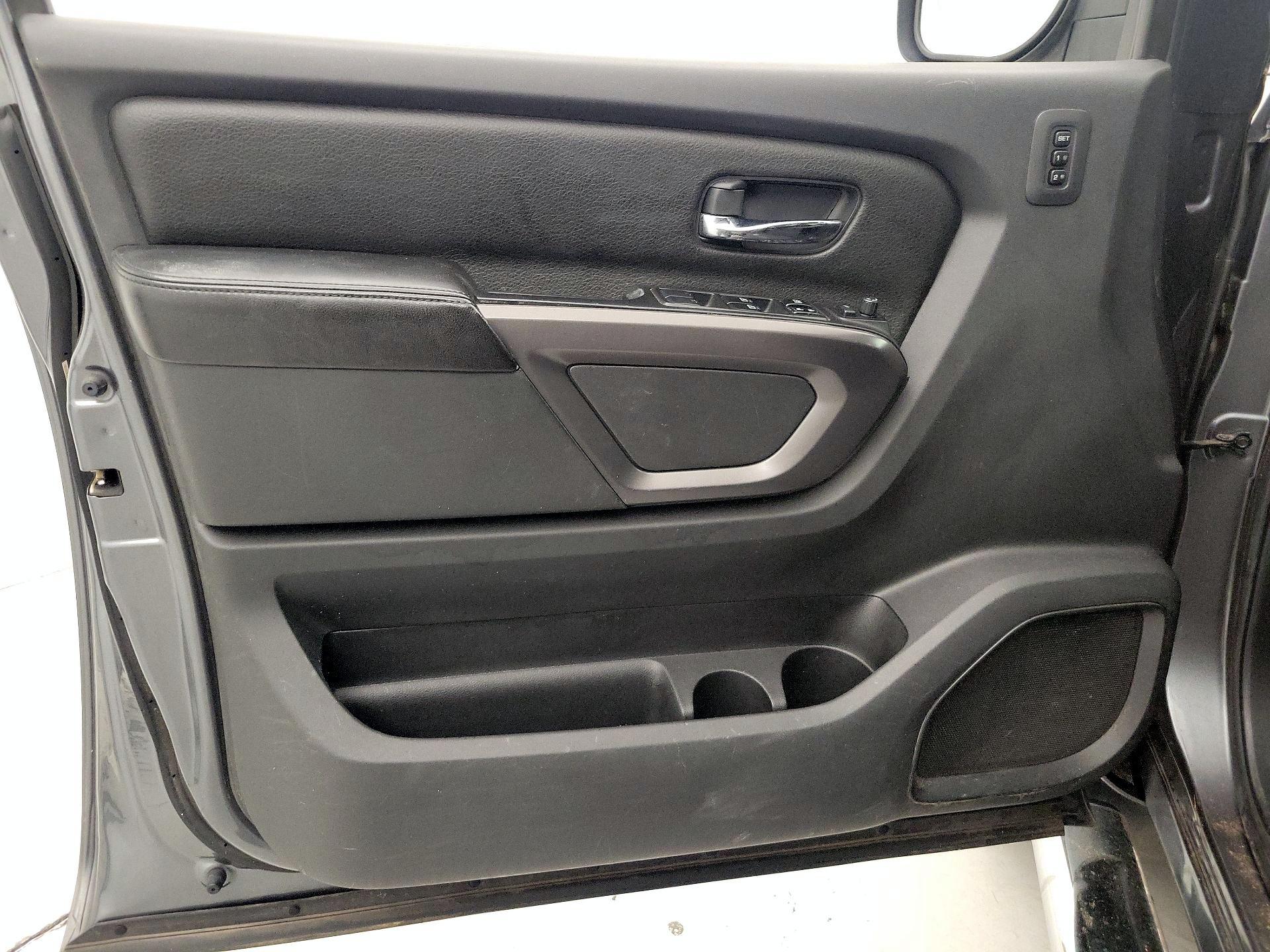 Thumbnail: 2015 Nissan Titan - 12