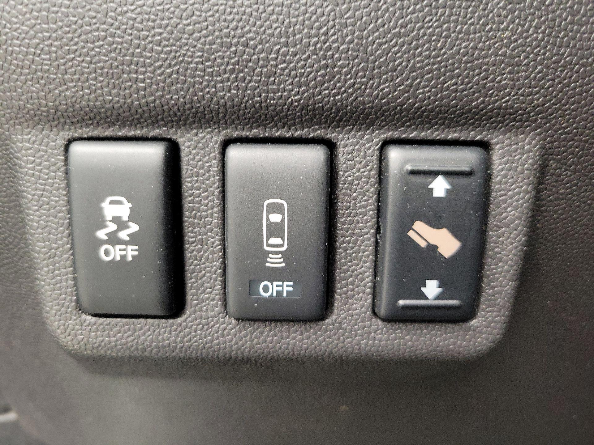 Thumbnail: 2015 Nissan Titan - 13