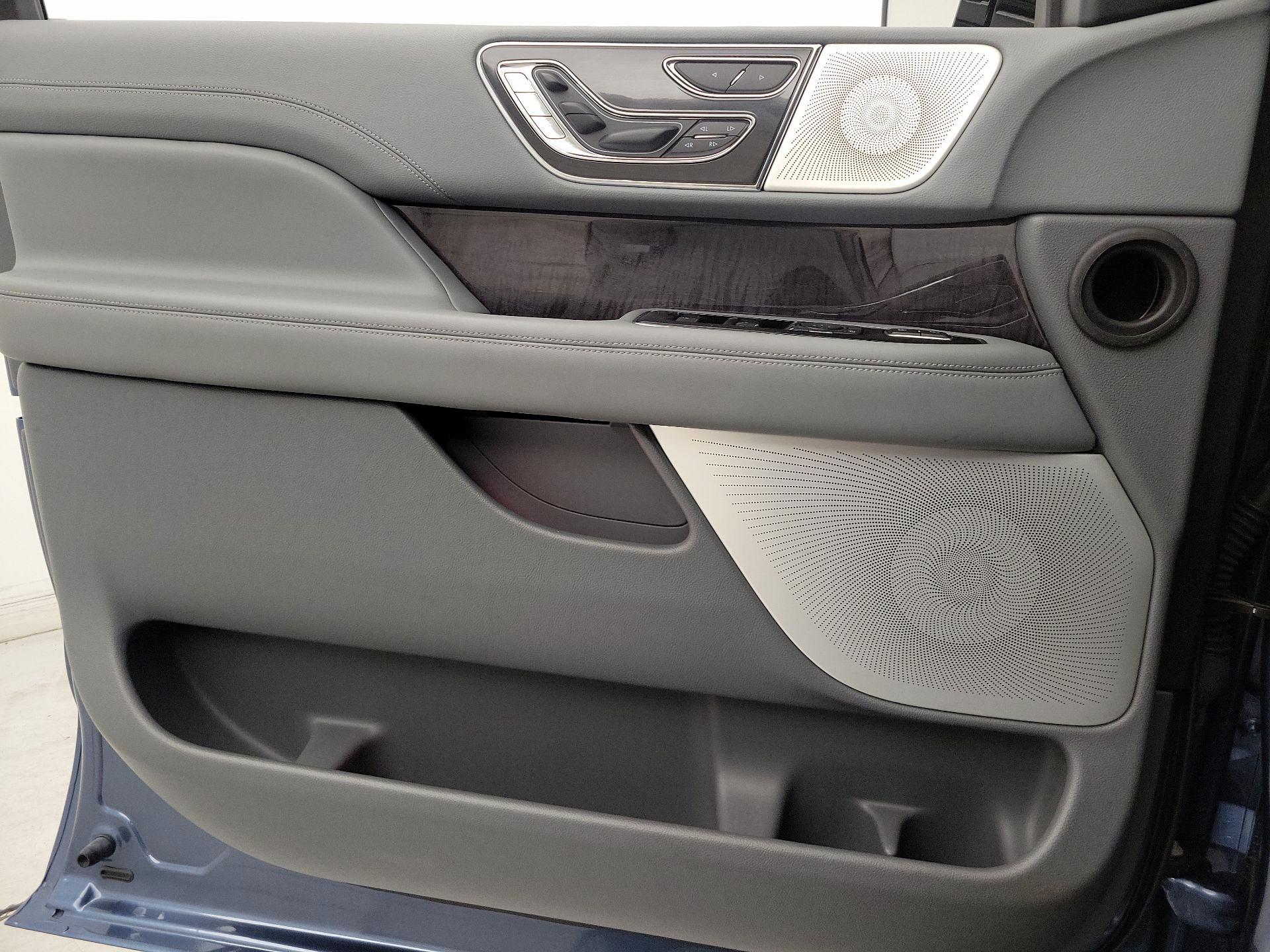 Thumbnail: 2018 Lincoln Navigator - 12