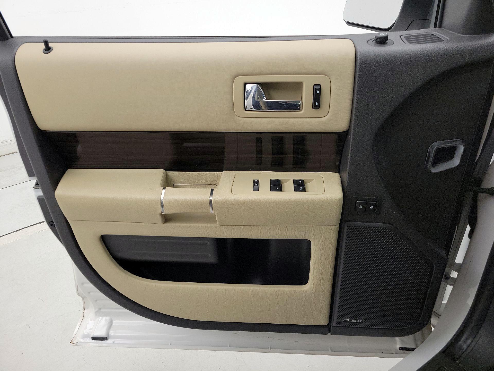 Thumbnail: 2016 Ford Flex - 12