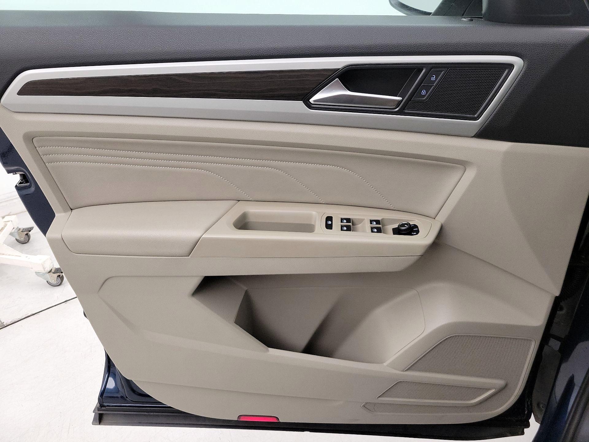 Thumbnail: 2022 Volkswagen Atlas - 12