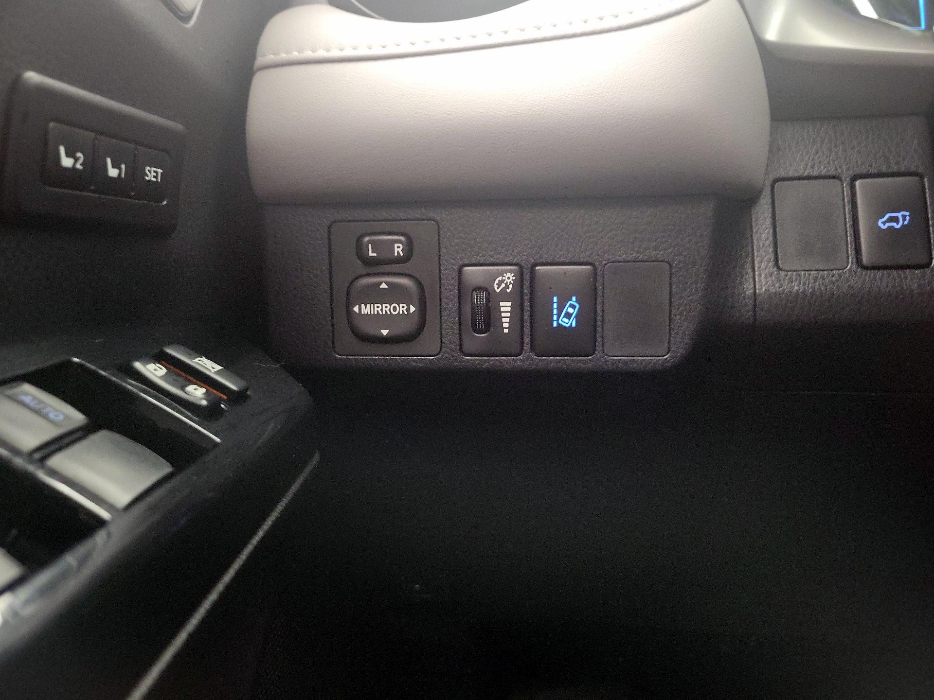 Thumbnail: 2016 Toyota RAV4 - 13