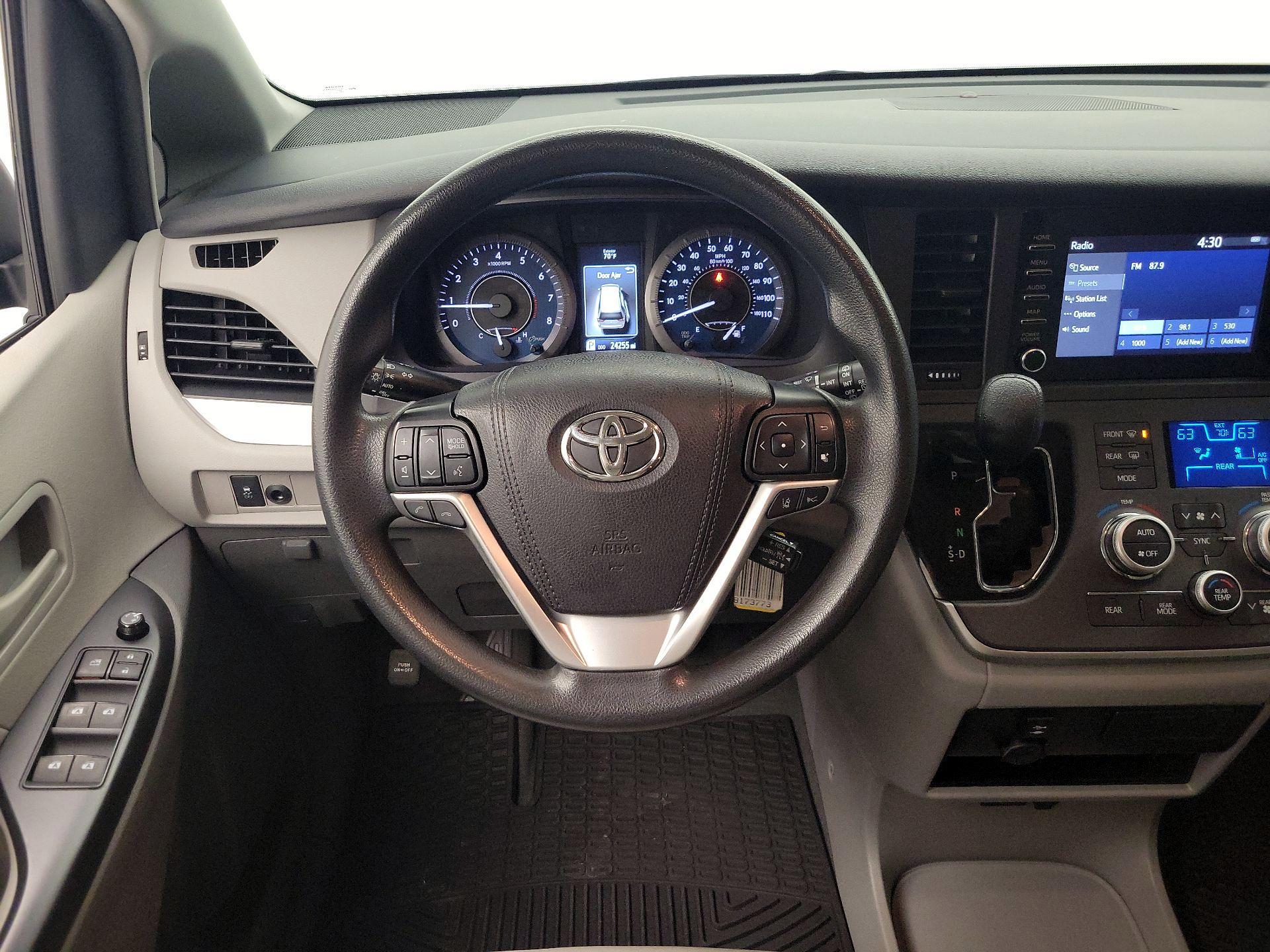 Thumbnail: 2020 Toyota Sienna - 10