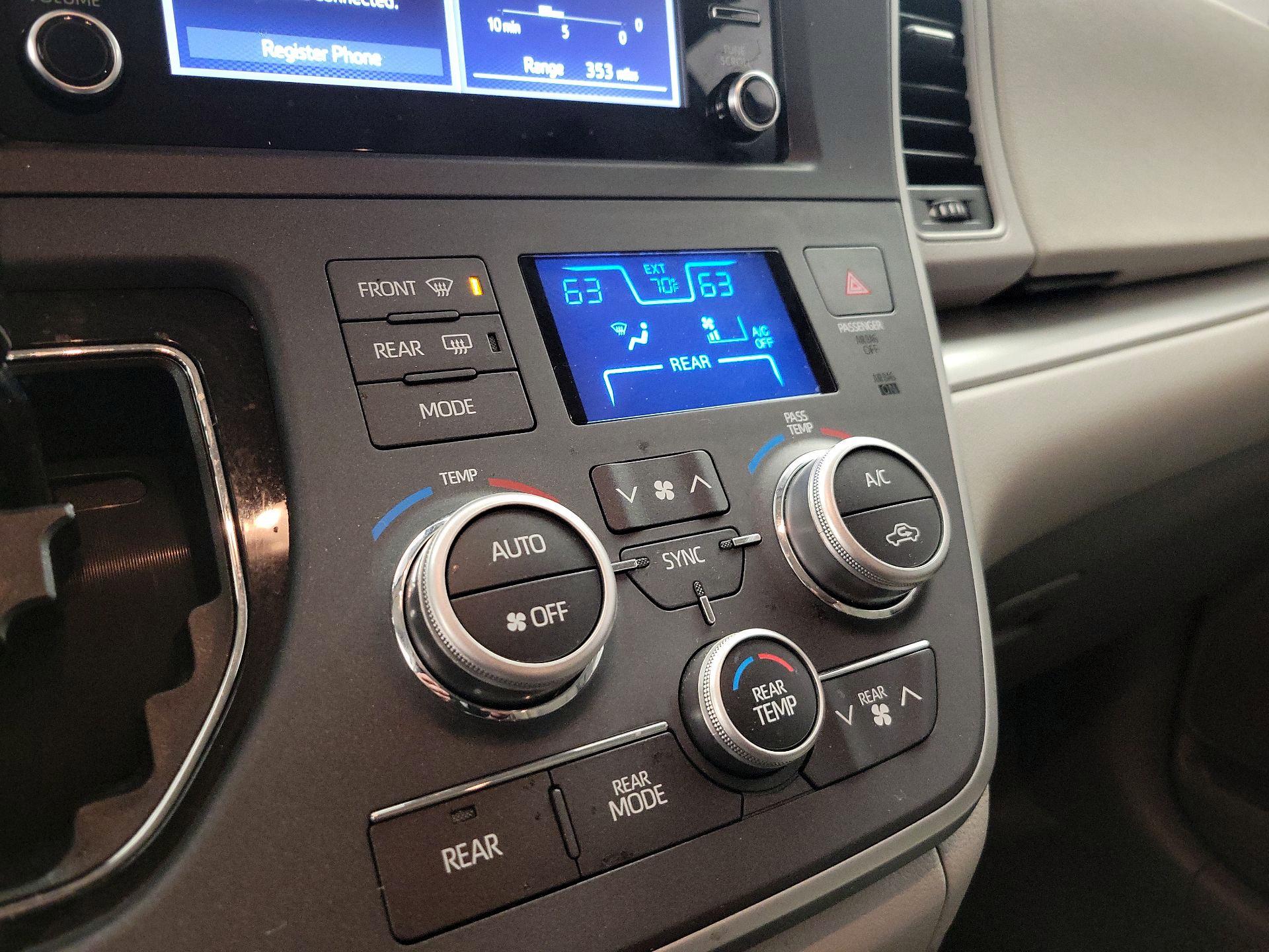 Thumbnail: 2020 Toyota Sienna - 16