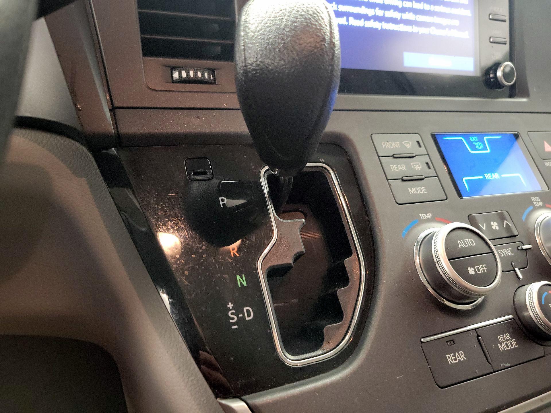 Thumbnail: 2020 Toyota Sienna - 17