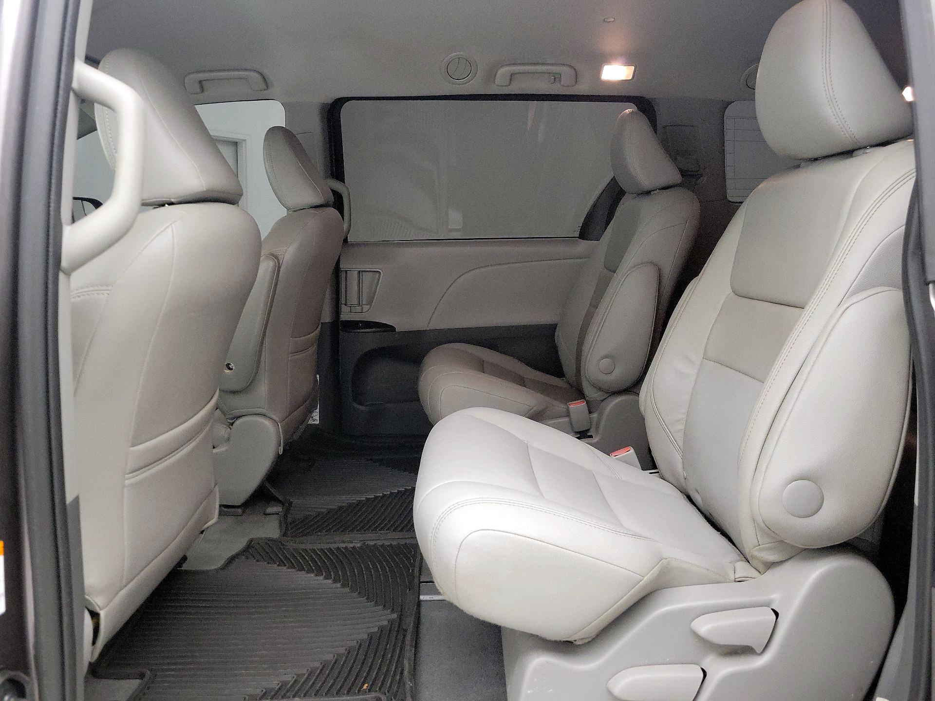 Thumbnail: 2020 Toyota Sienna - 19