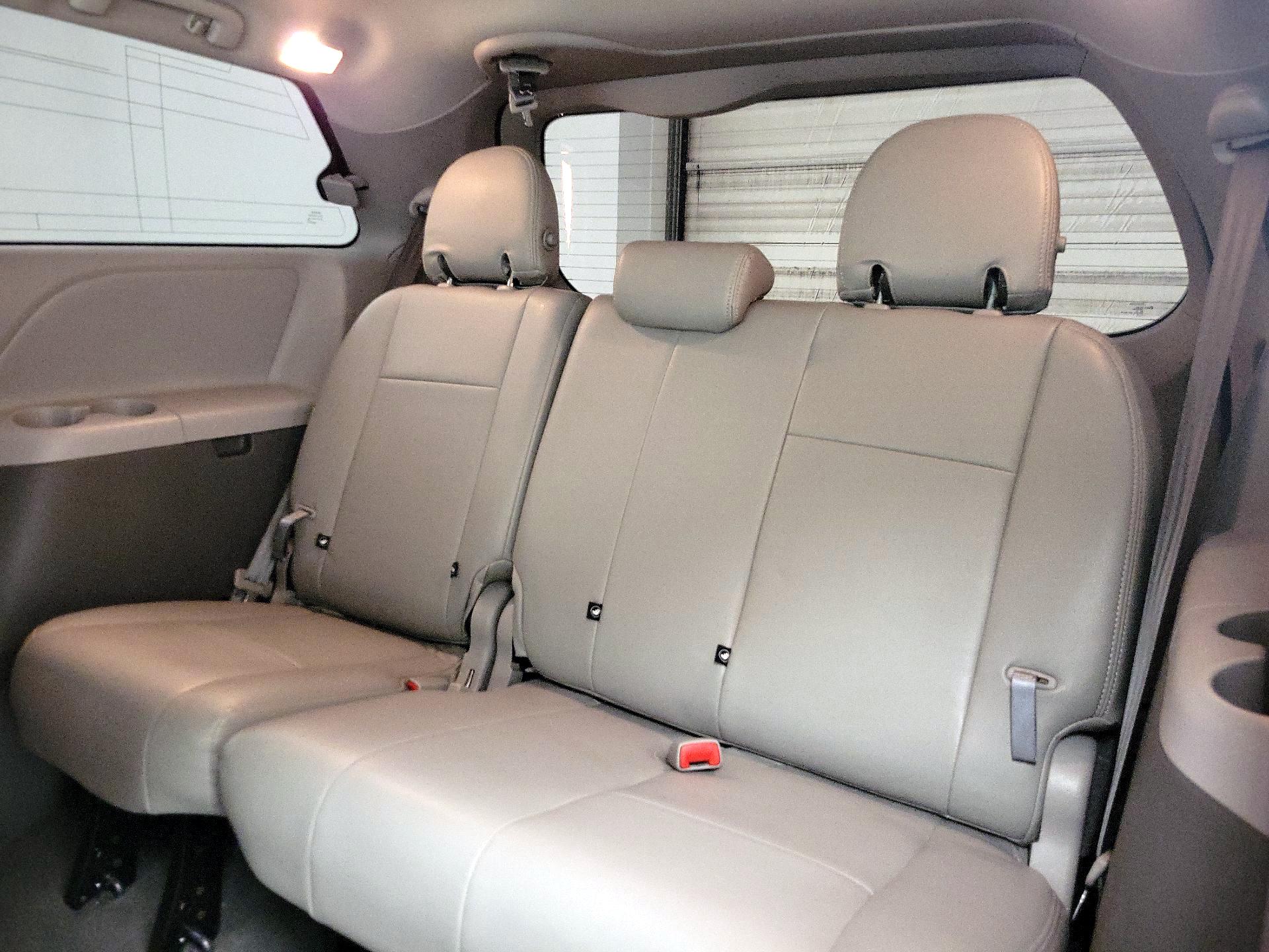 Thumbnail: 2020 Toyota Sienna - 20
