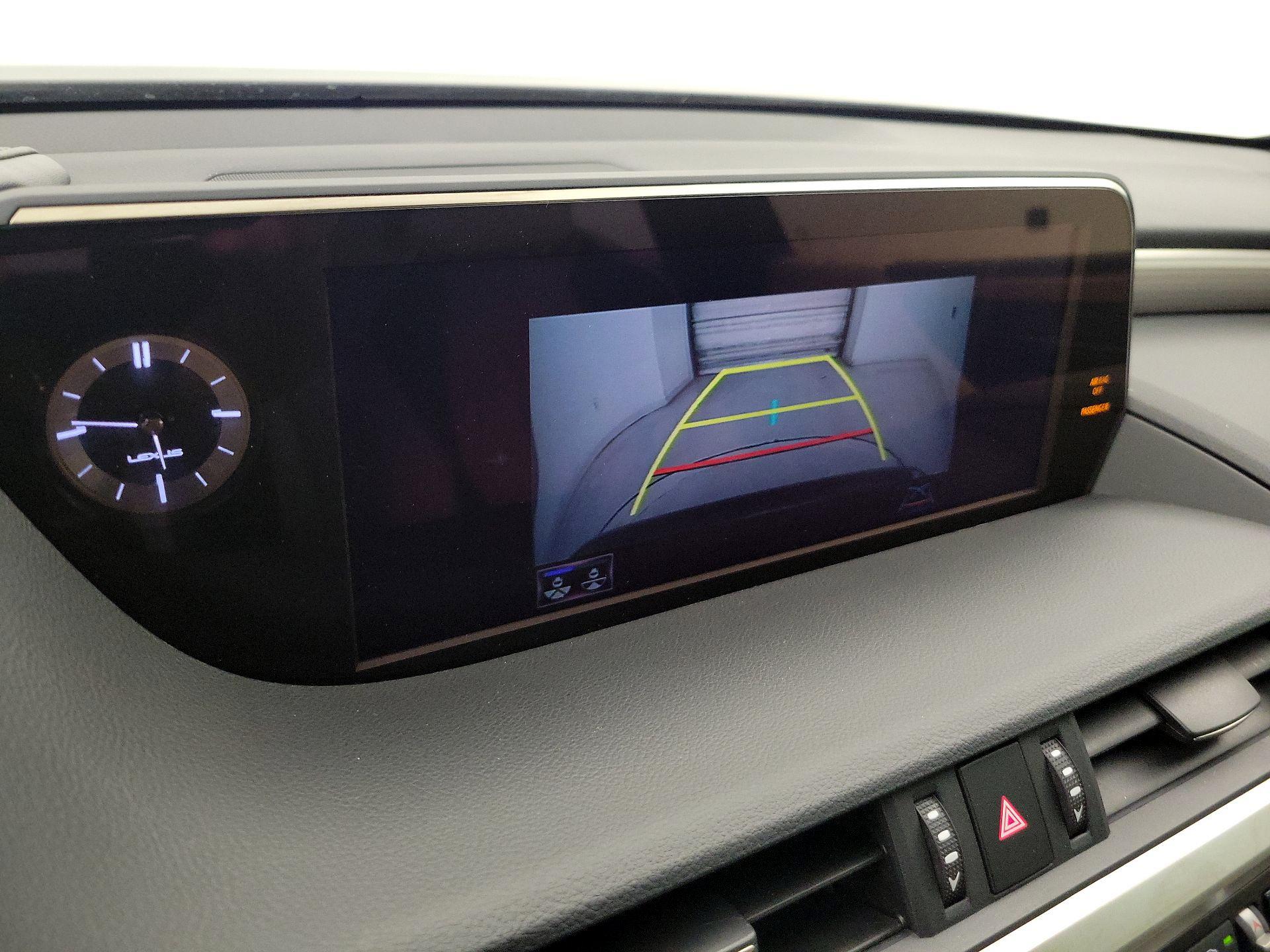 Thumbnail: 2021 Lexus ES - 15