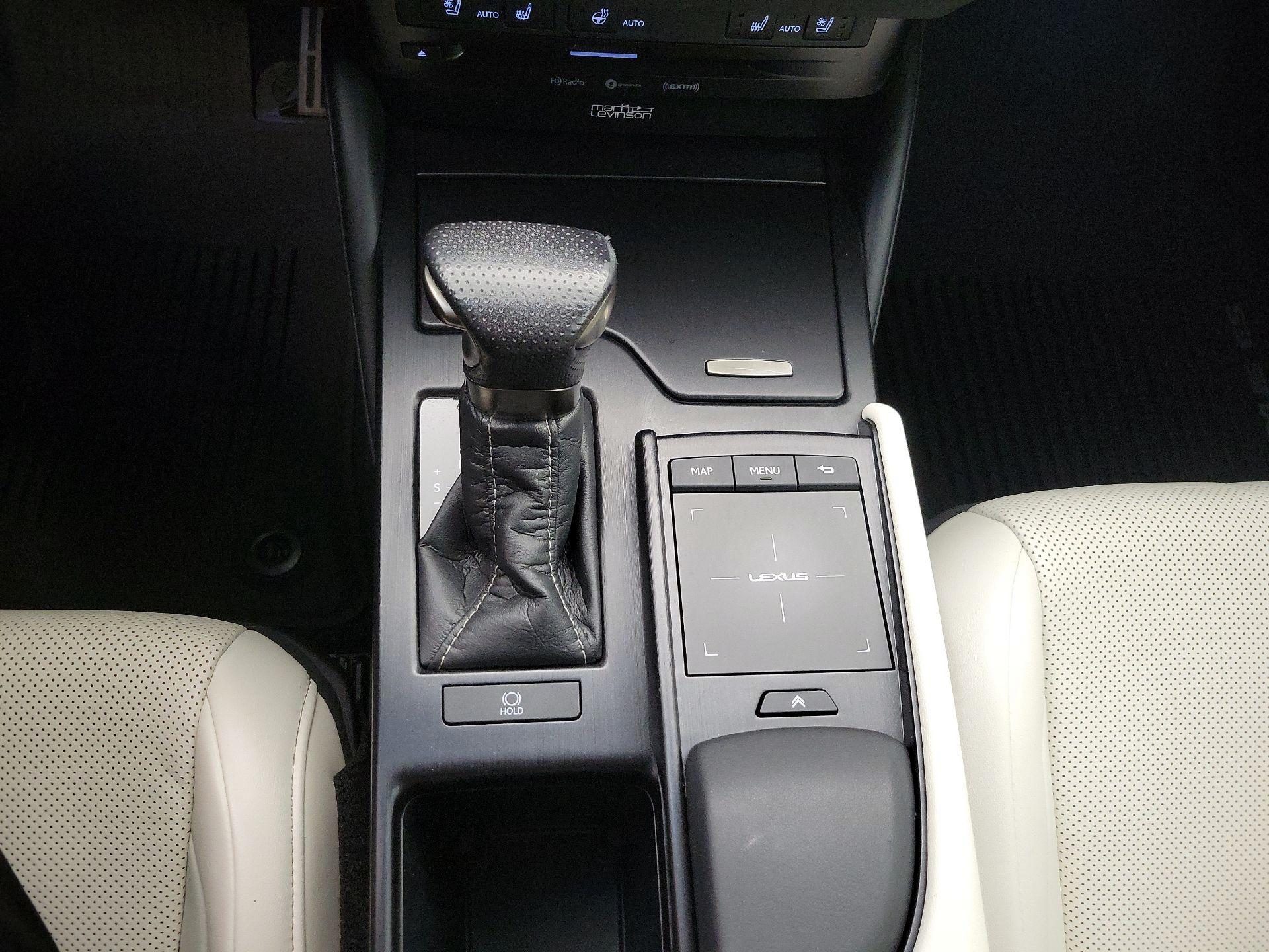 Thumbnail: 2021 Lexus ES - 18