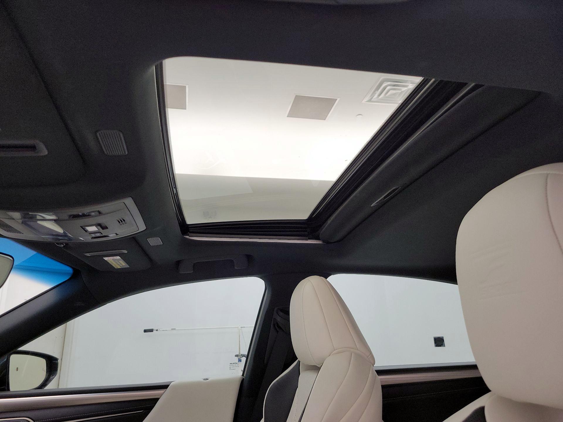 Thumbnail: 2021 Lexus ES - 20