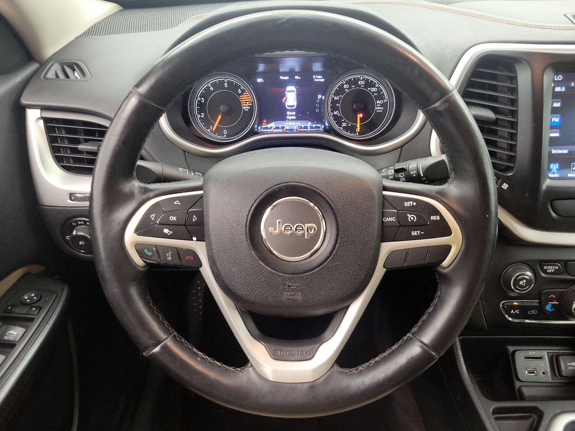 Thumbnail: 2016 Jeep Cherokee - 10