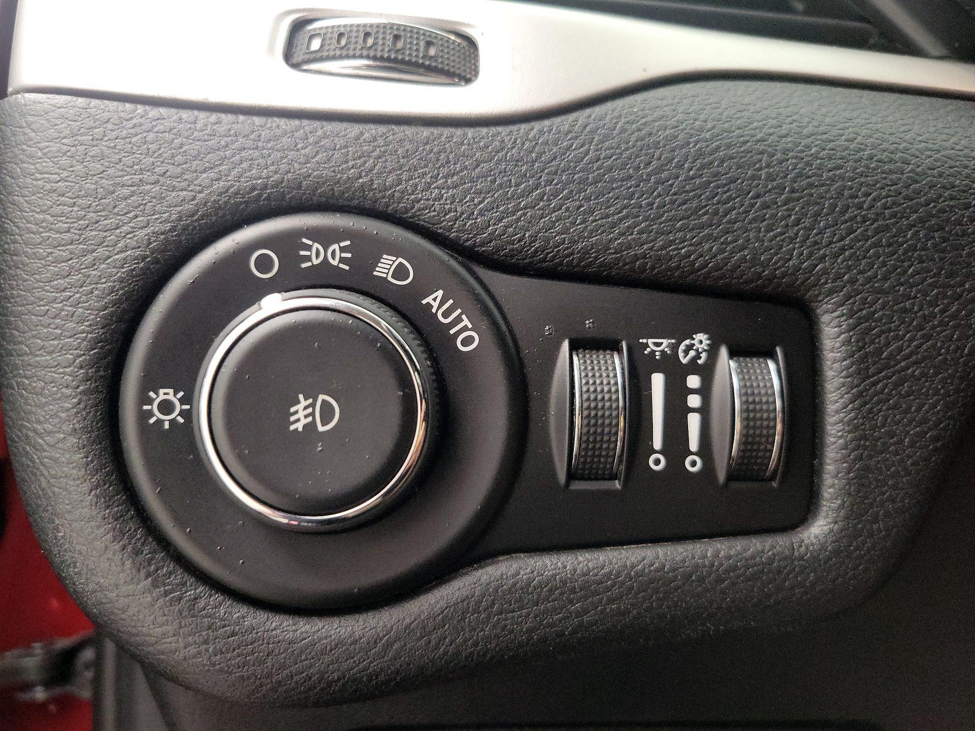 Thumbnail: 2016 Jeep Cherokee - 13