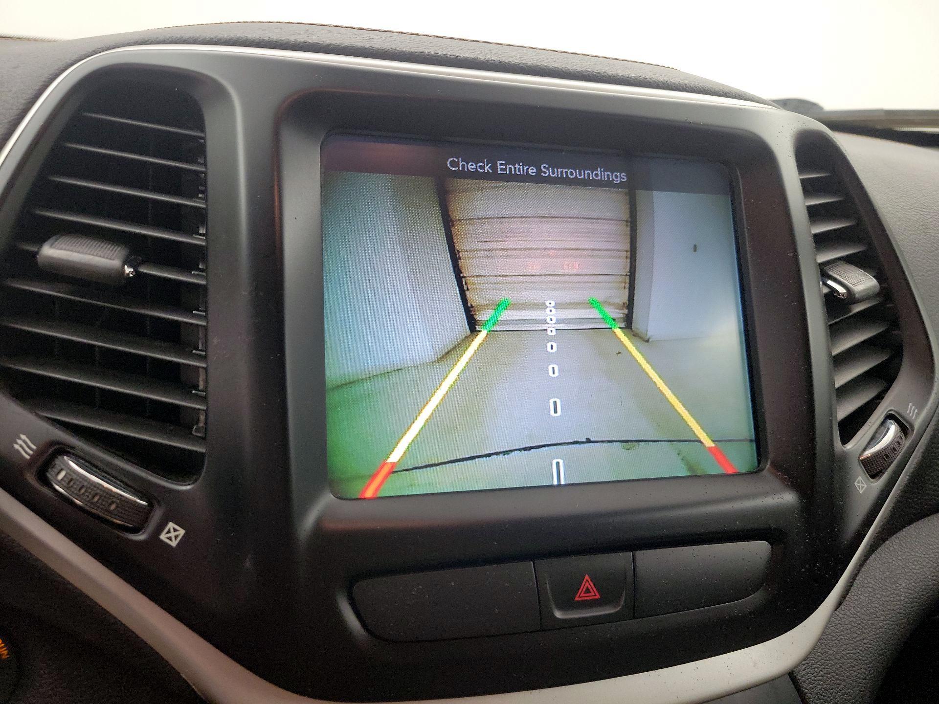 Thumbnail: 2016 Jeep Cherokee - 14