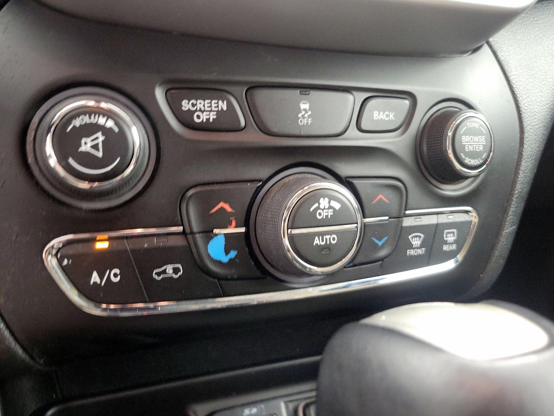 Thumbnail: 2016 Jeep Cherokee - 16