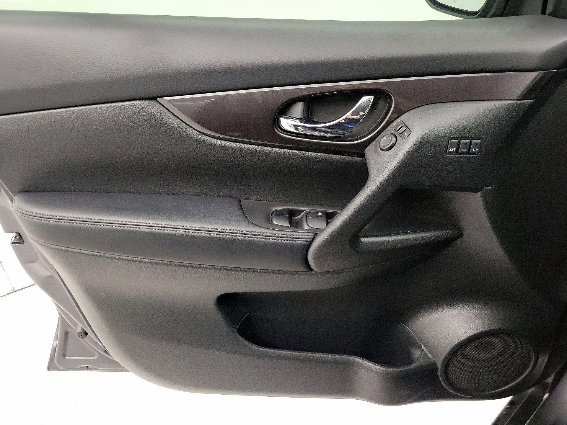 Thumbnail: 2019 Nissan Rogue - 12