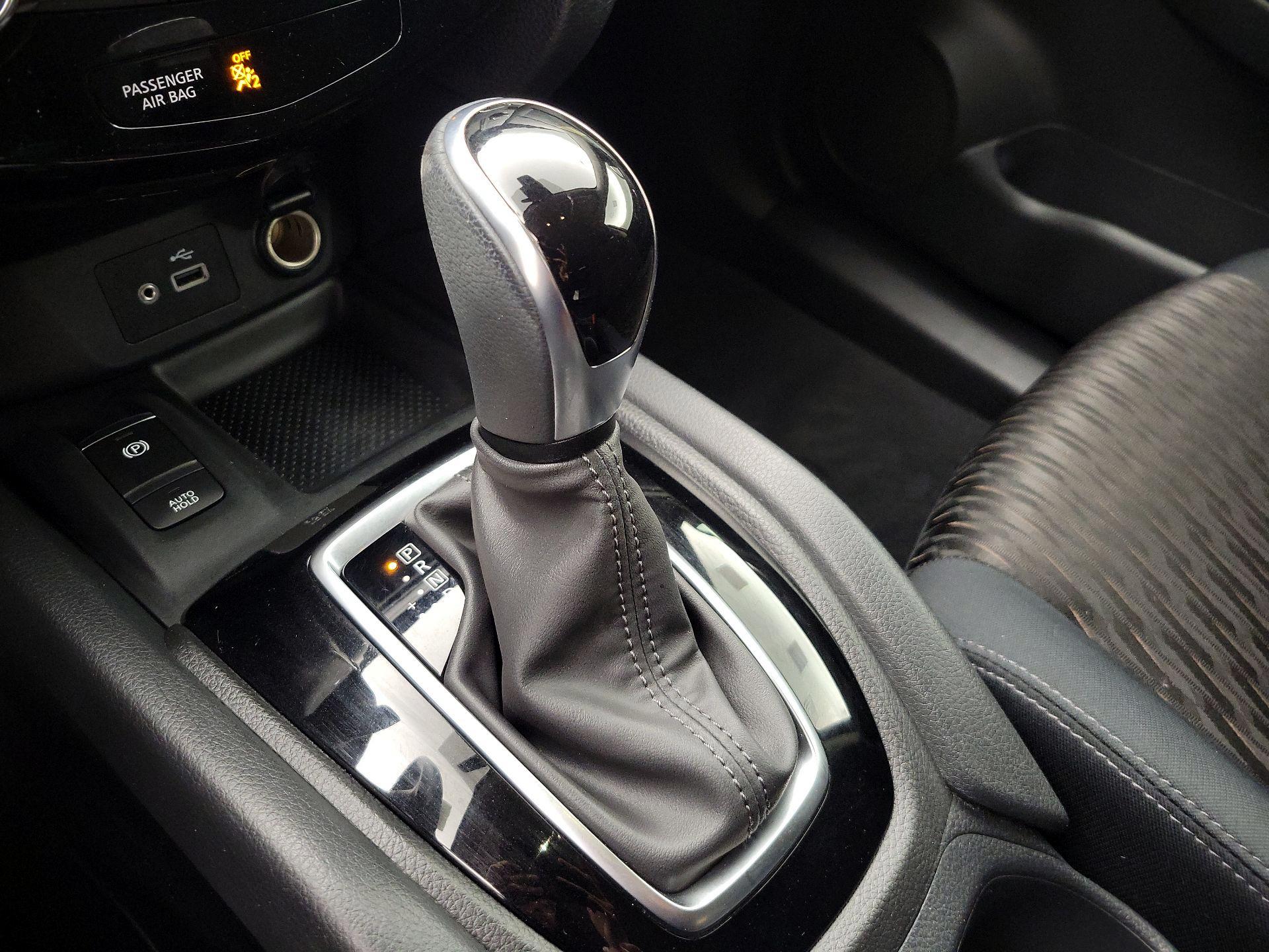 Thumbnail: 2019 Nissan Rogue - 18