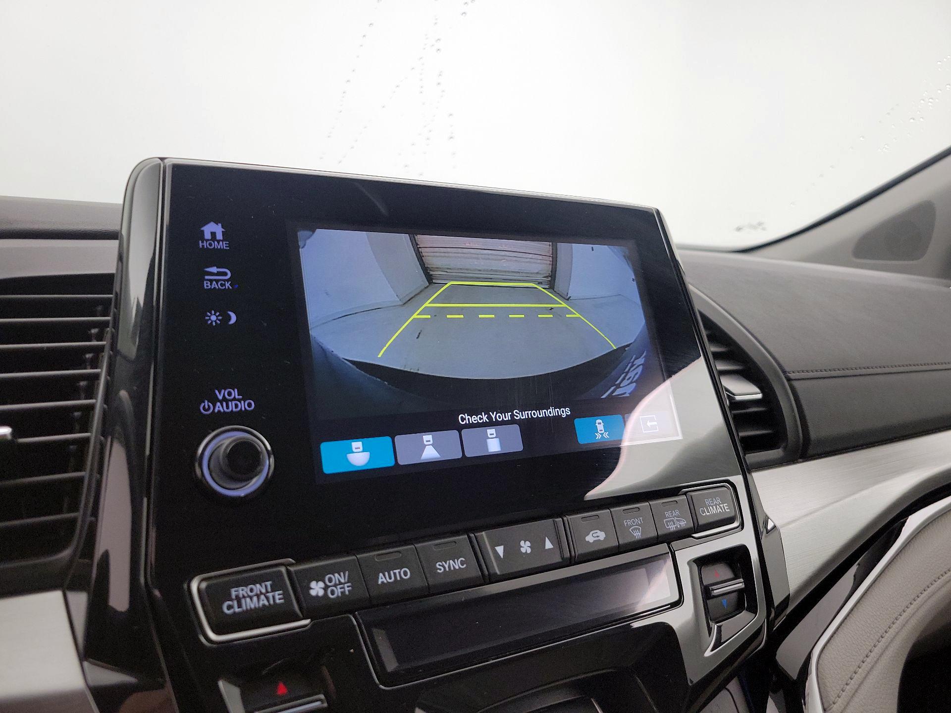 Thumbnail: 2018 Honda Odyssey - 15