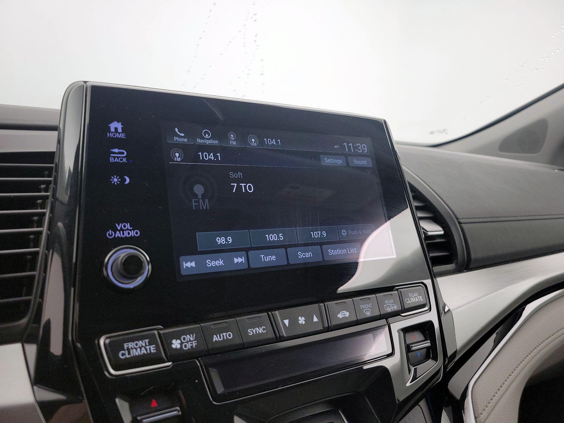 Thumbnail: 2018 Honda Odyssey - 16