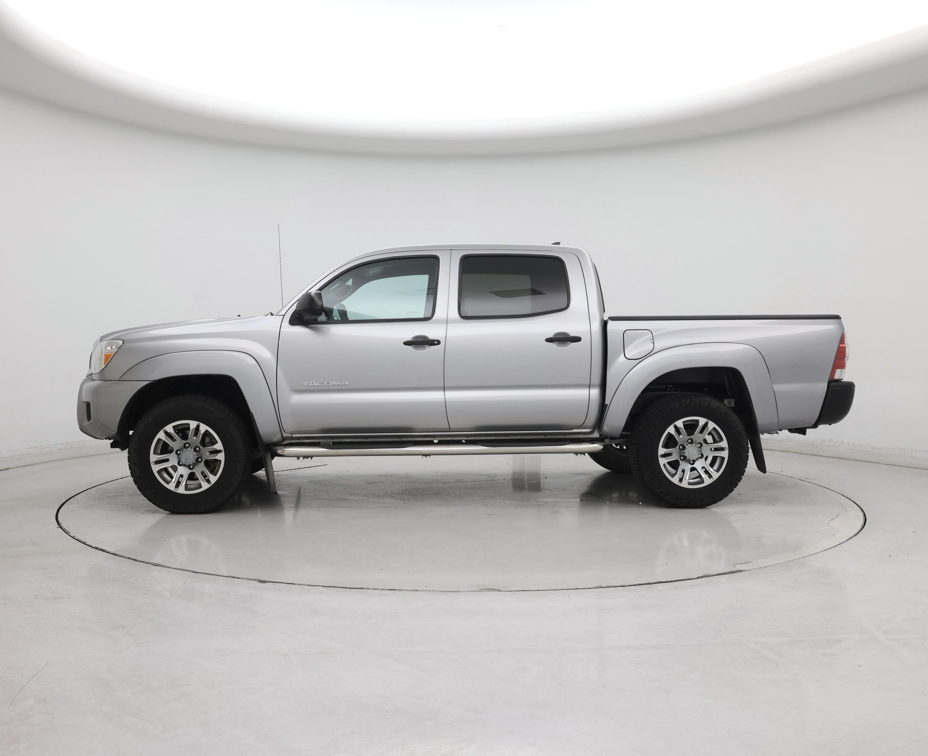 Thumbnail: 2015 Toyota Tacoma - 3