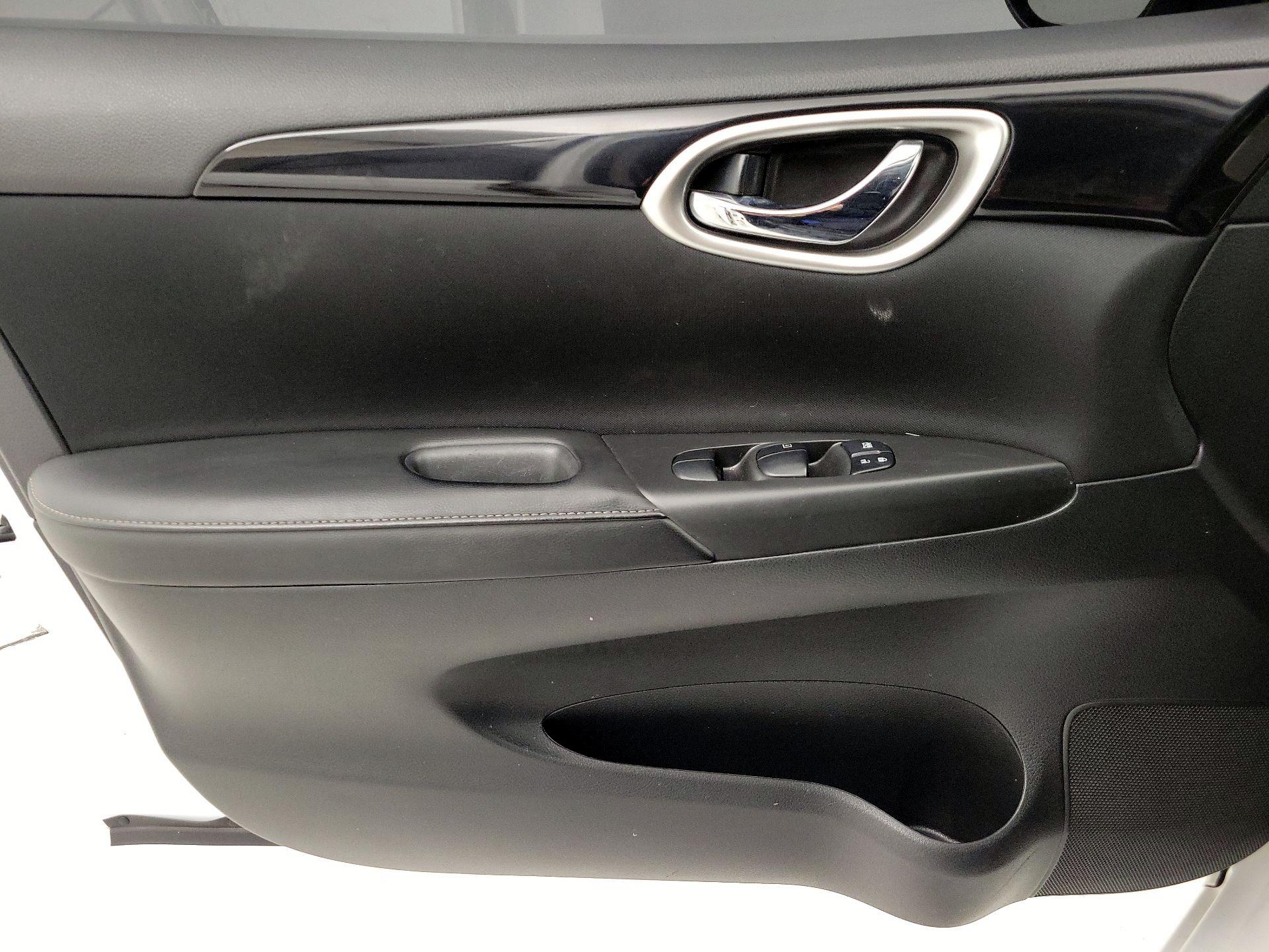 Thumbnail: 2019 Nissan Sentra - 12