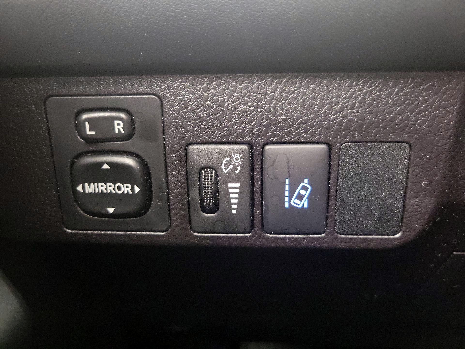 Thumbnail: 2018 Toyota RAV4 - 13