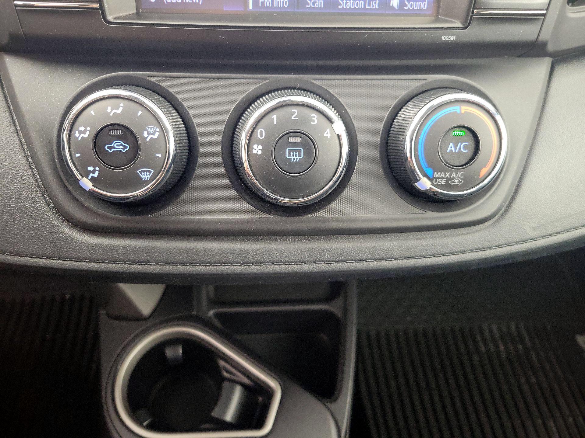 Thumbnail: 2018 Toyota RAV4 - 16