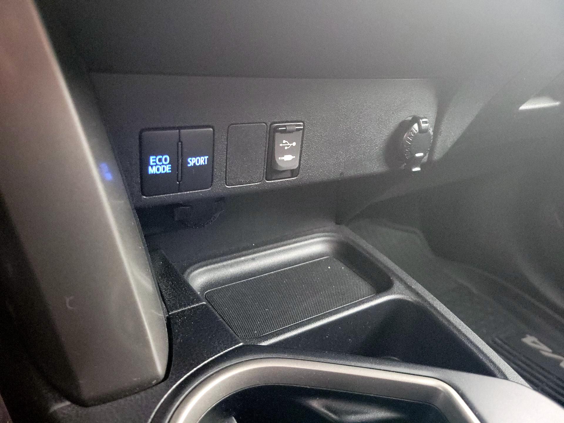 Thumbnail: 2018 Toyota RAV4 - 18