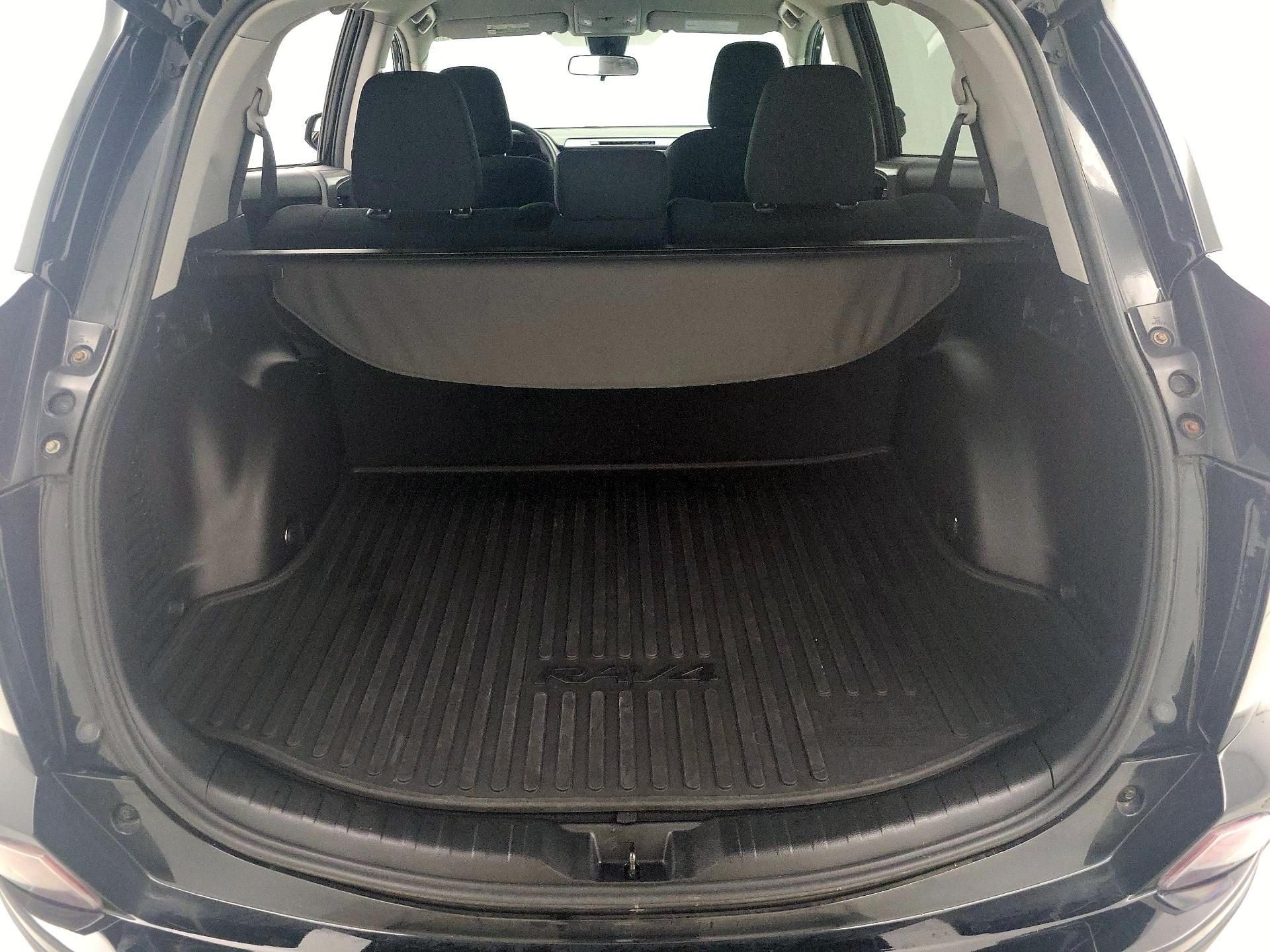 Thumbnail: 2018 Toyota RAV4 - 20