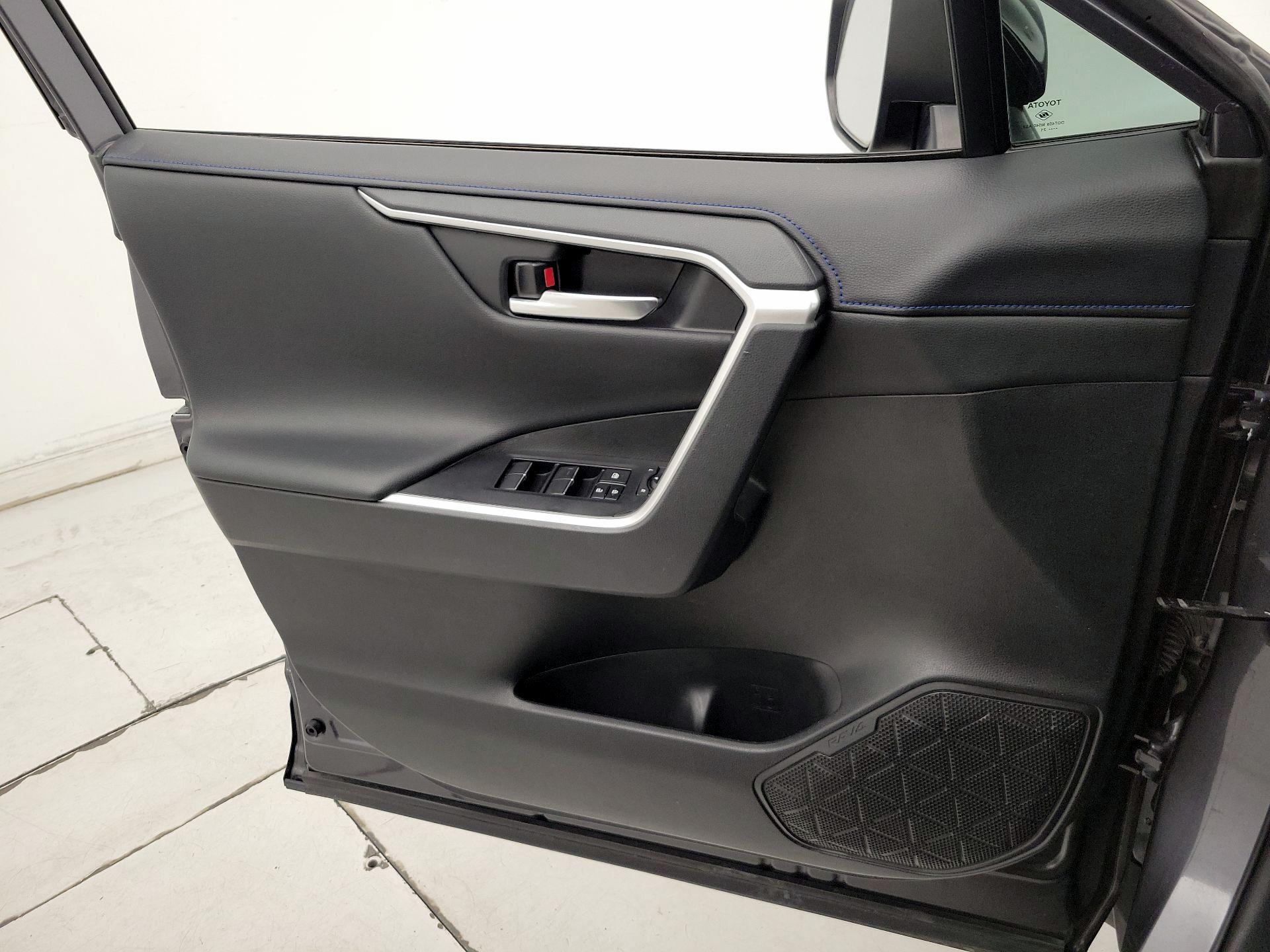 Thumbnail: 2021 Toyota RAV4 - 12