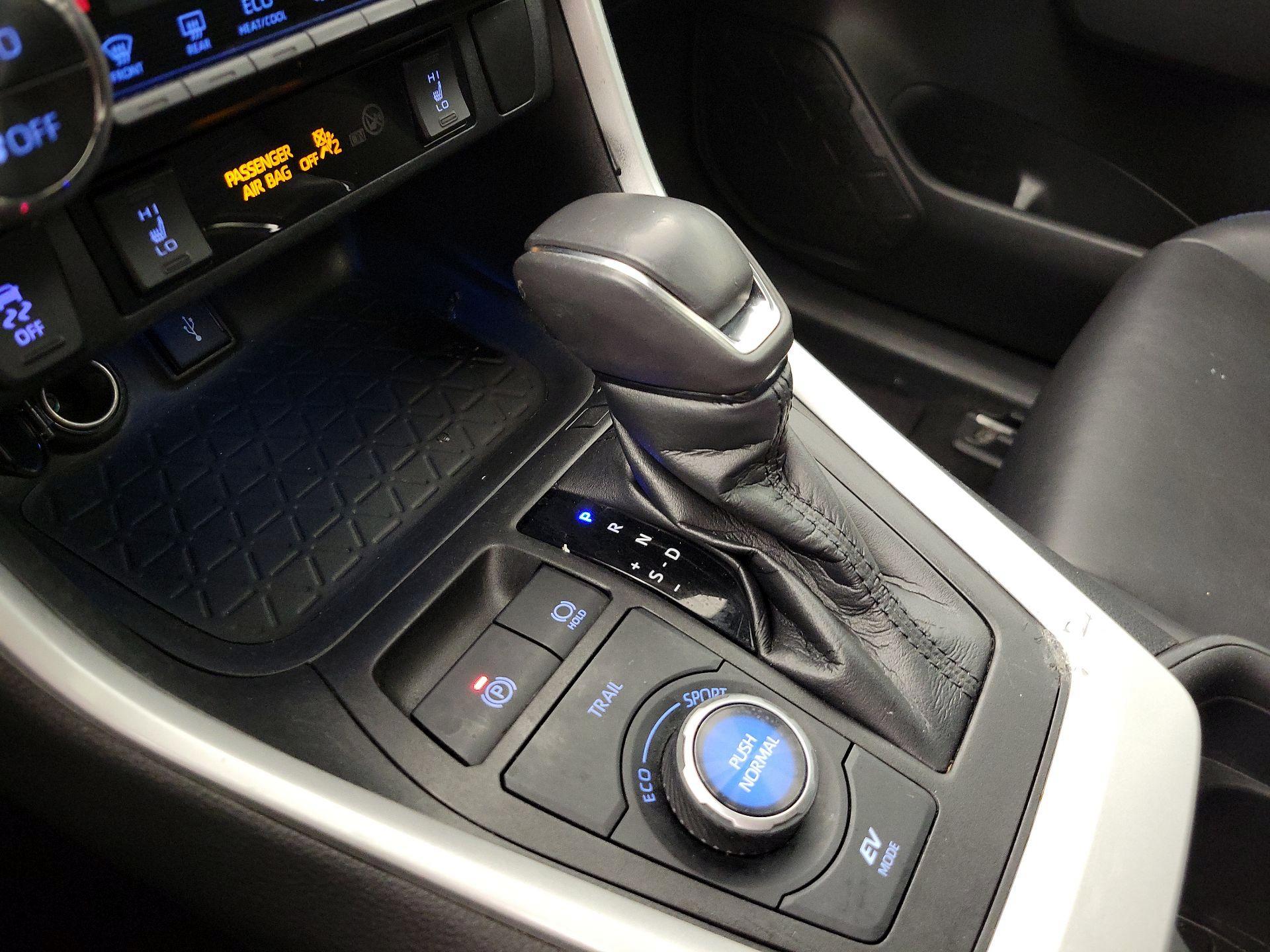 Thumbnail: 2021 Toyota RAV4 - 17