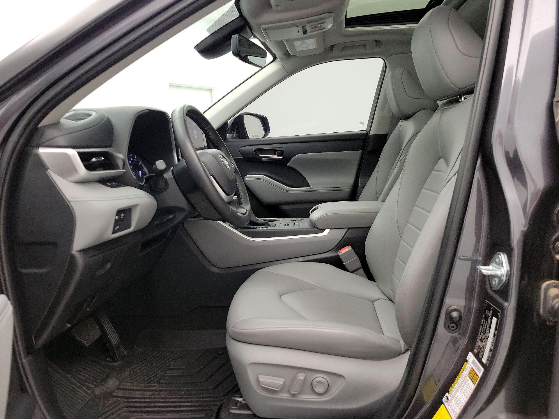 Thumbnail: 2024 Toyota Highlander - 11