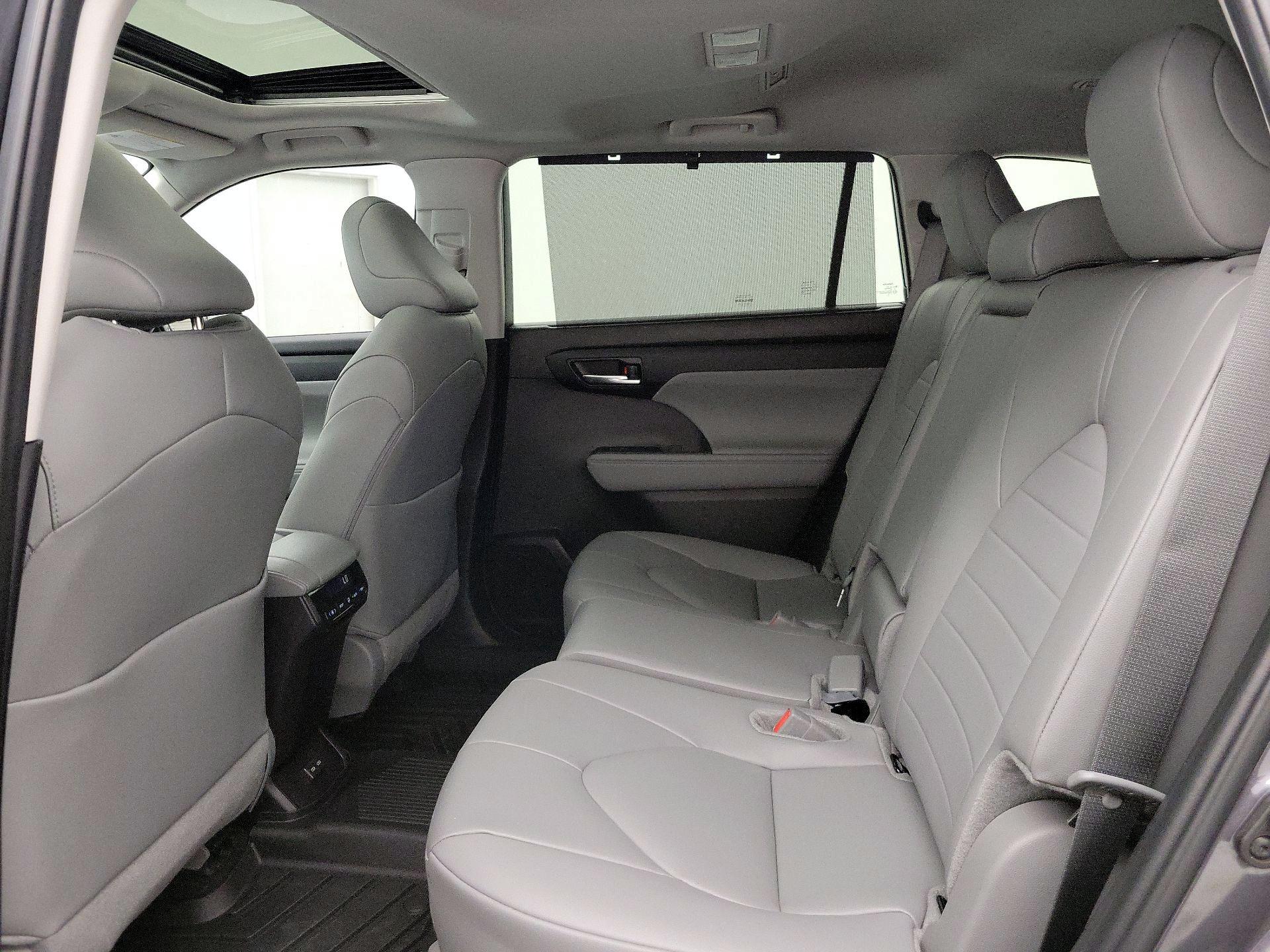 Thumbnail: 2024 Toyota Highlander - 20