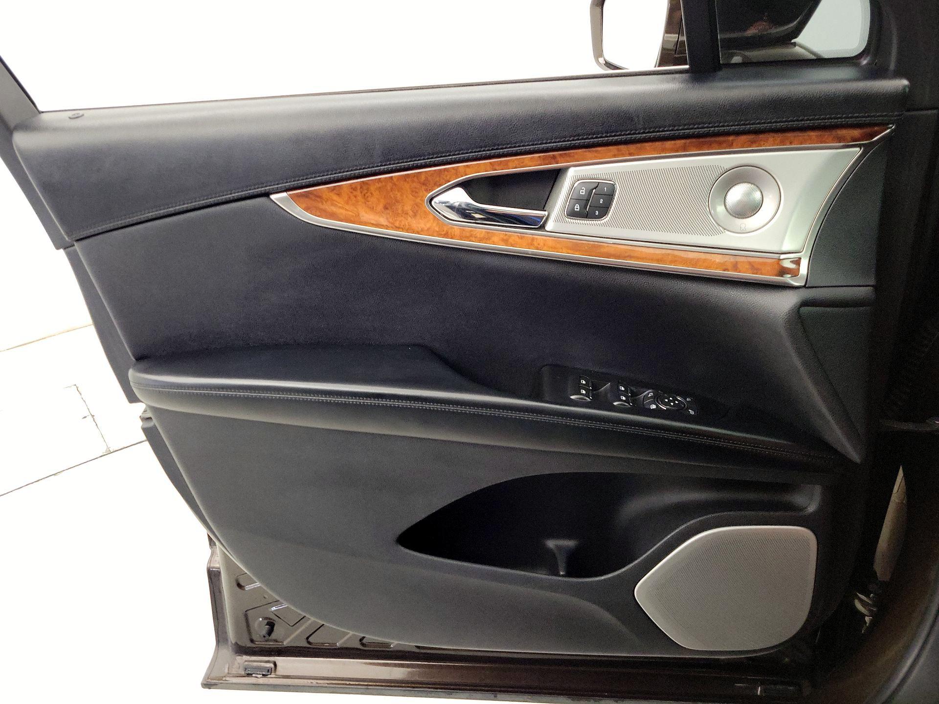 Thumbnail: 2019 Lincoln Nautilus - 12