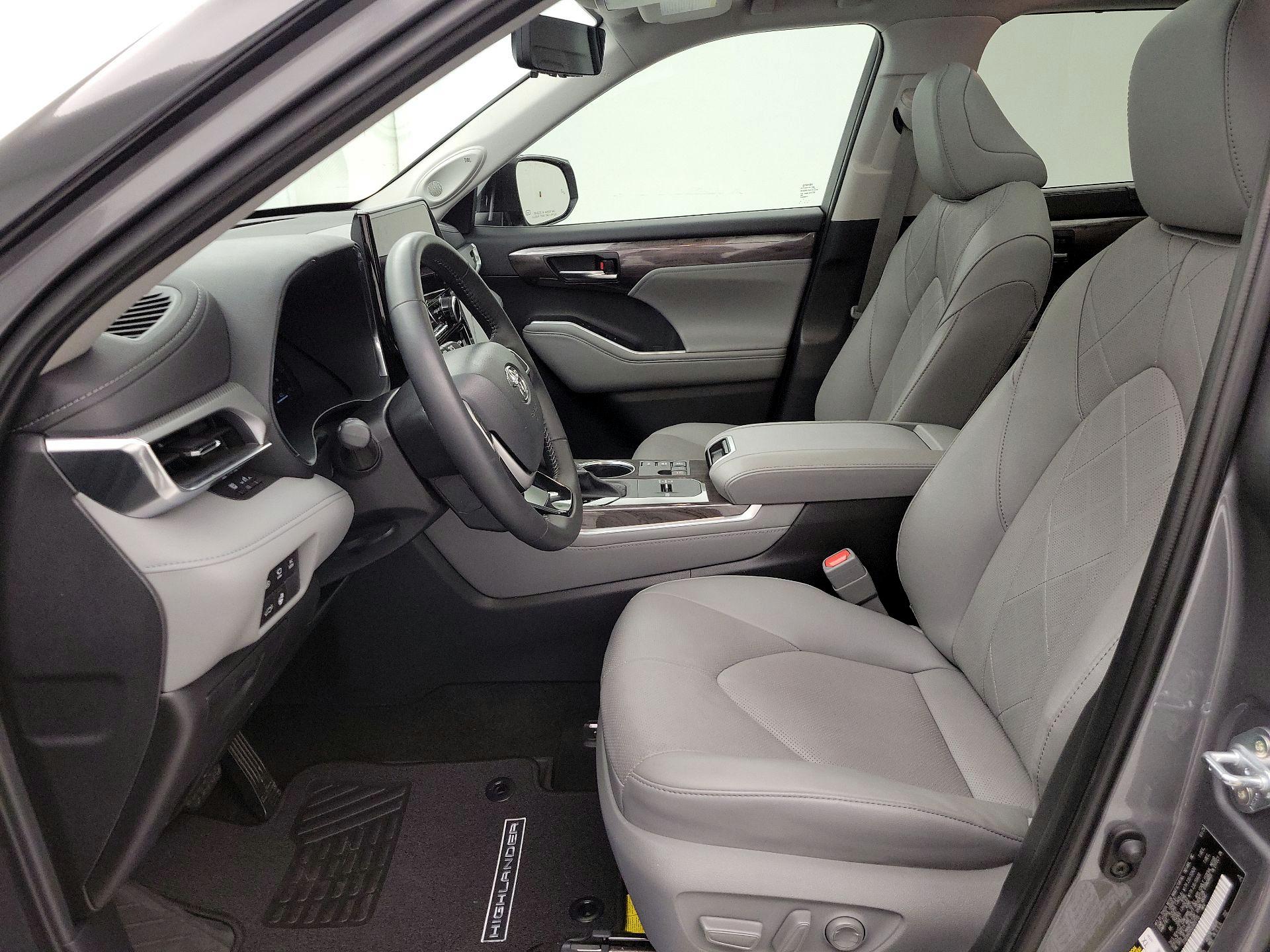 Thumbnail: 2025 Toyota Highlander - 11