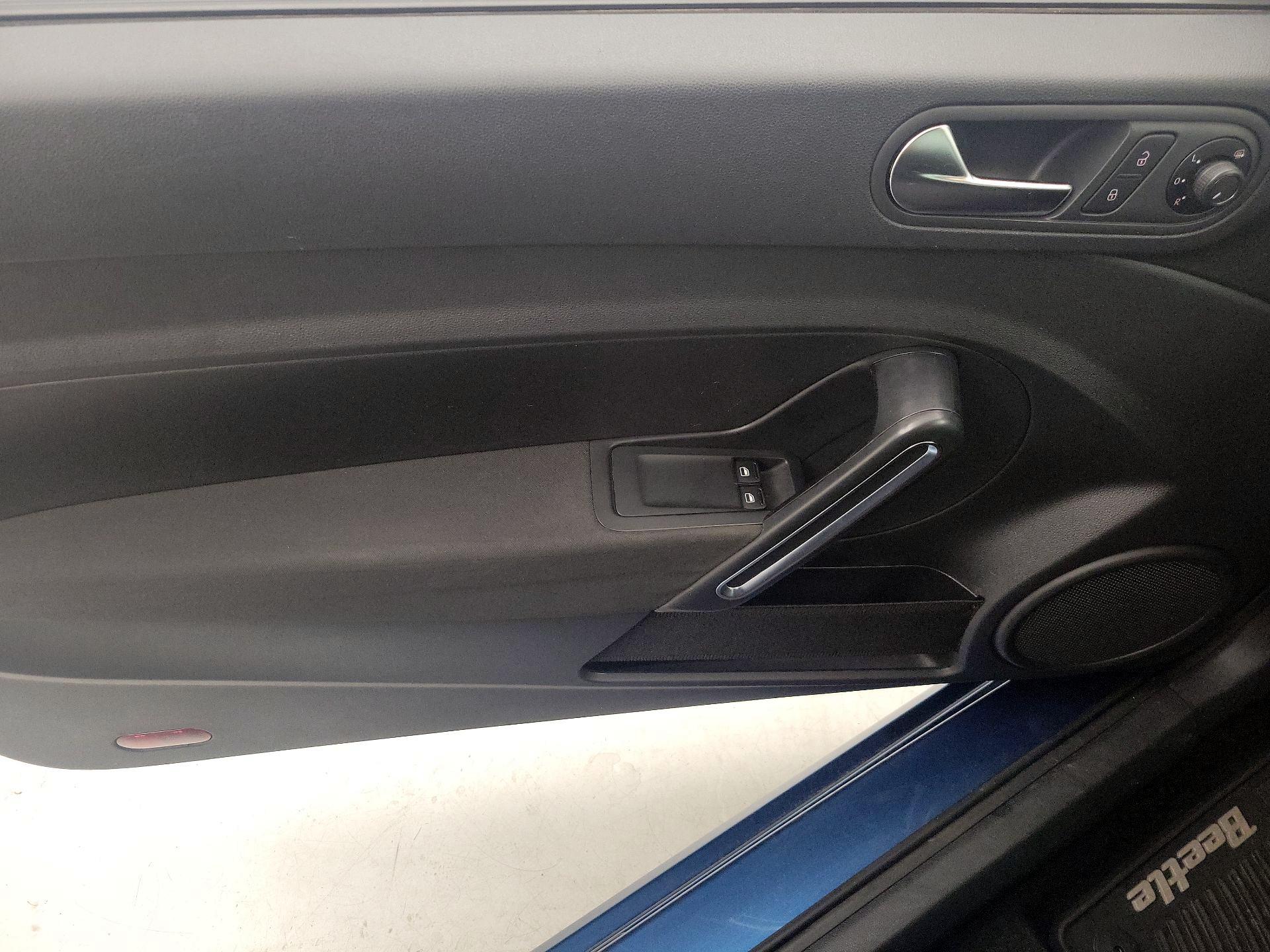 Thumbnail: 2016 Volkswagen Beetle - 12